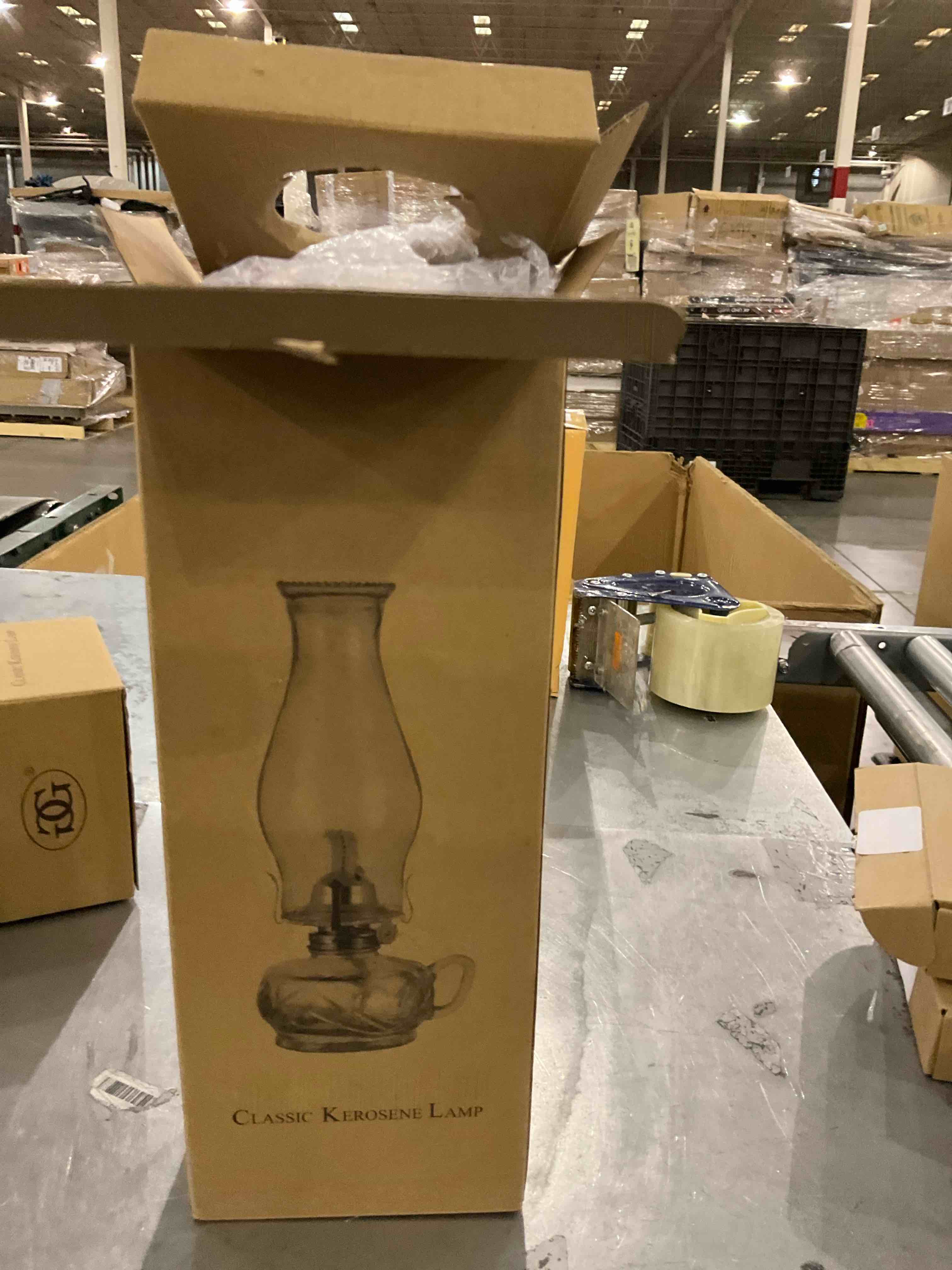 CLASSIC KEROSENE LAMP