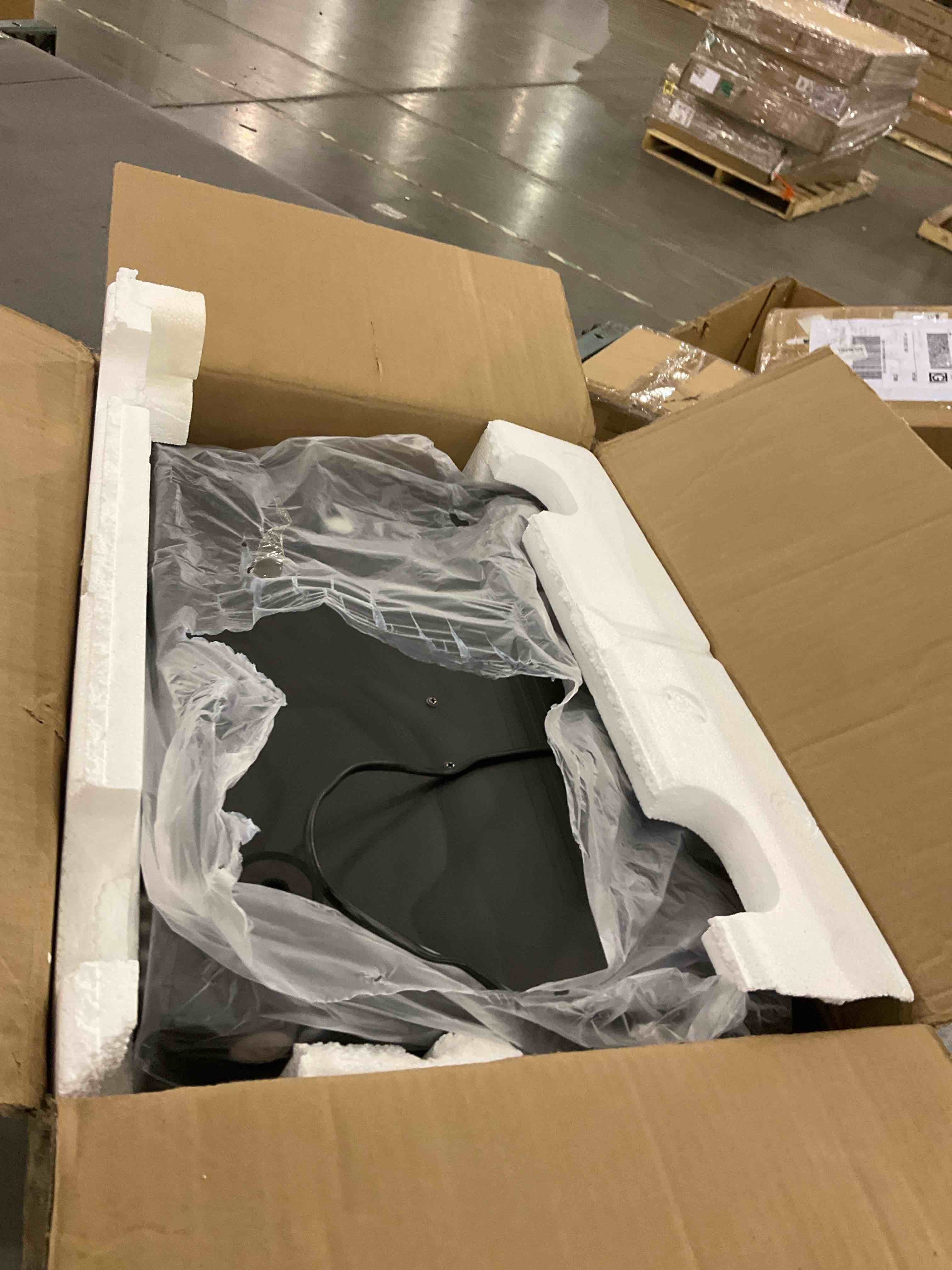 https://s3.amazonaws.com/lotting-images-prod/bidfta/GRA0268174_1732911418227.jpeg