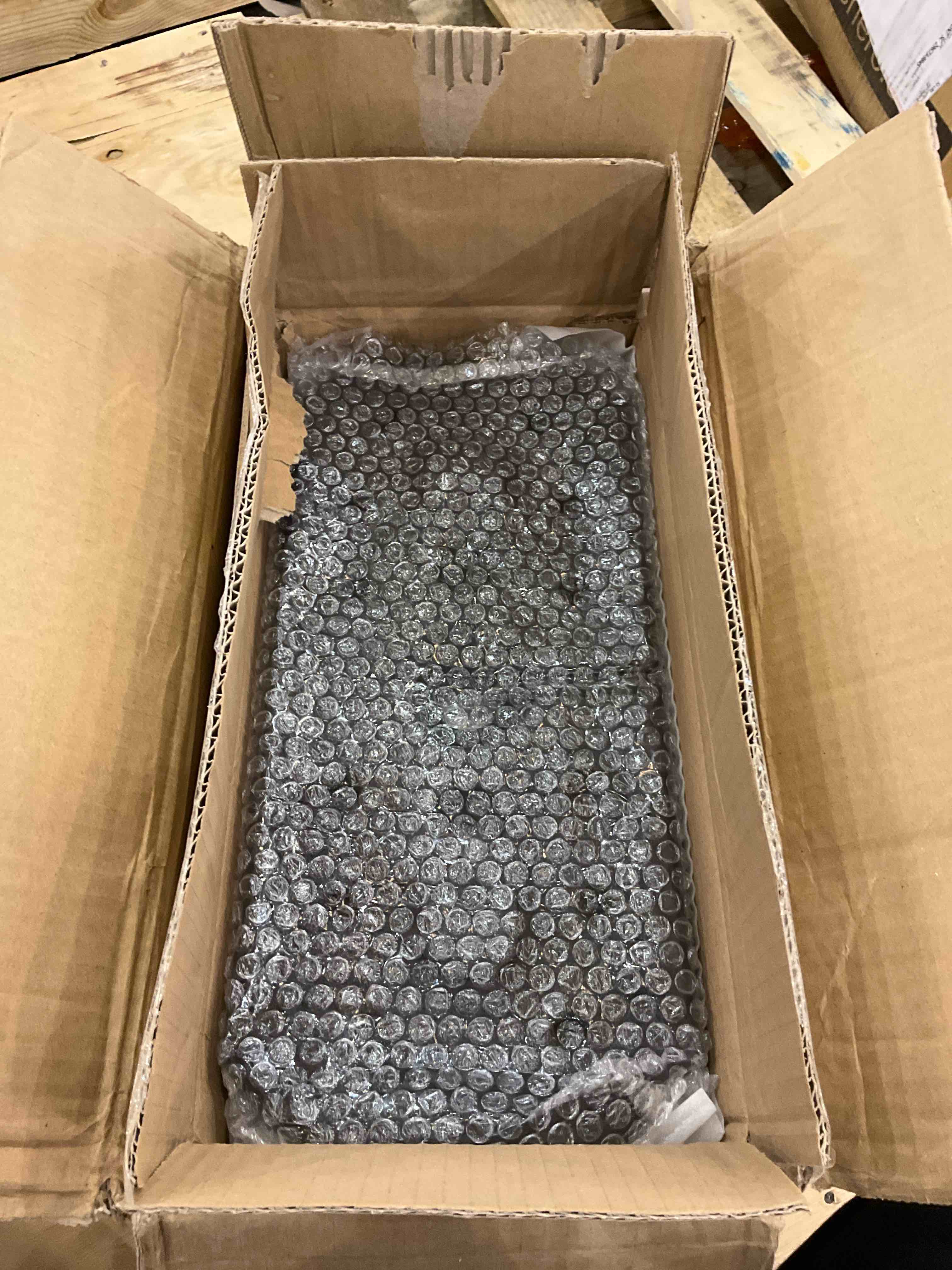 https://s3.amazonaws.com/lotting-images-prod/bidfta/GRA0268684_1729608705814.jpeg