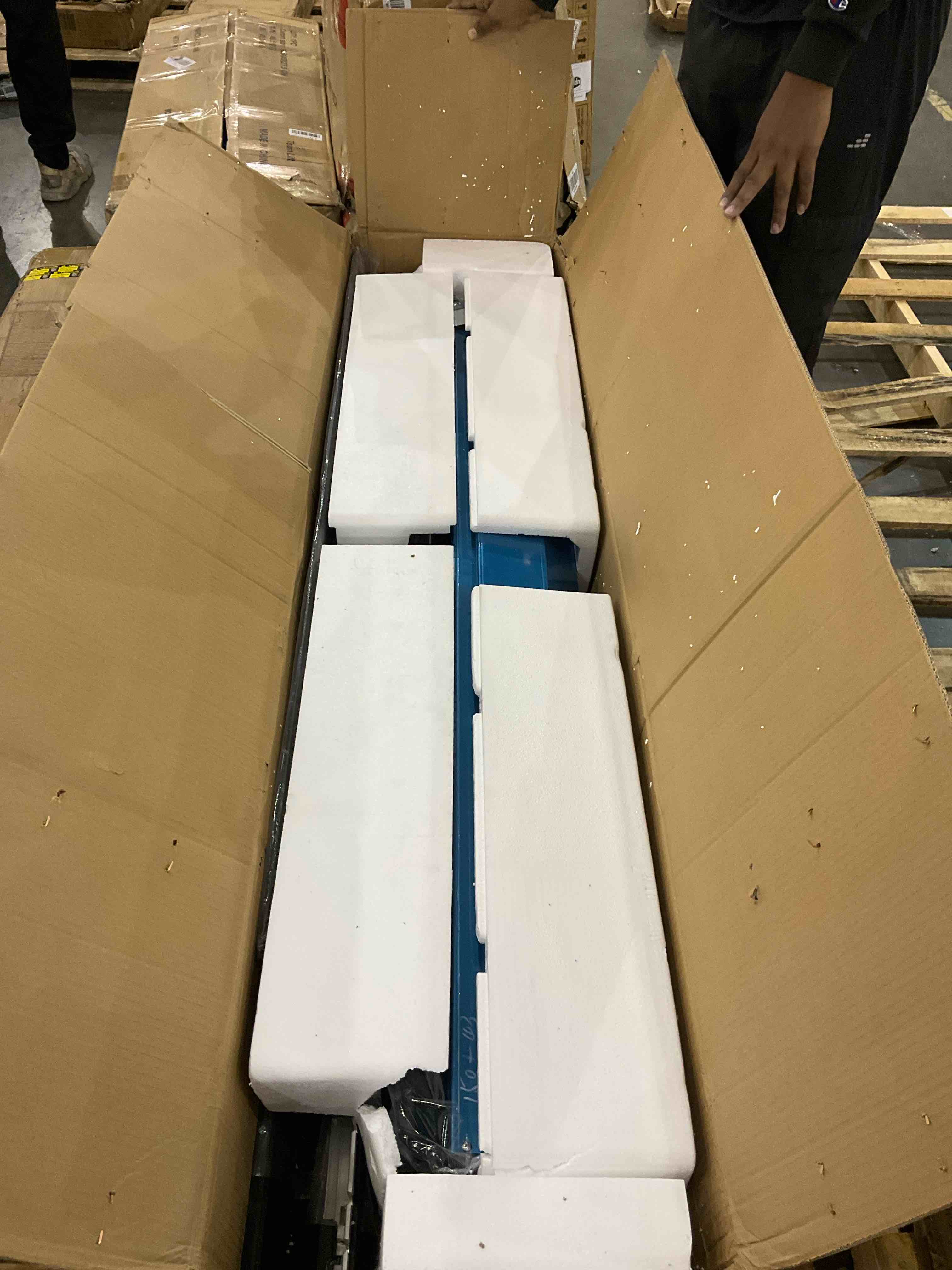 https://s3.amazonaws.com/lotting-images-prod/bidfta/GRA0268726_1729601496671.jpeg