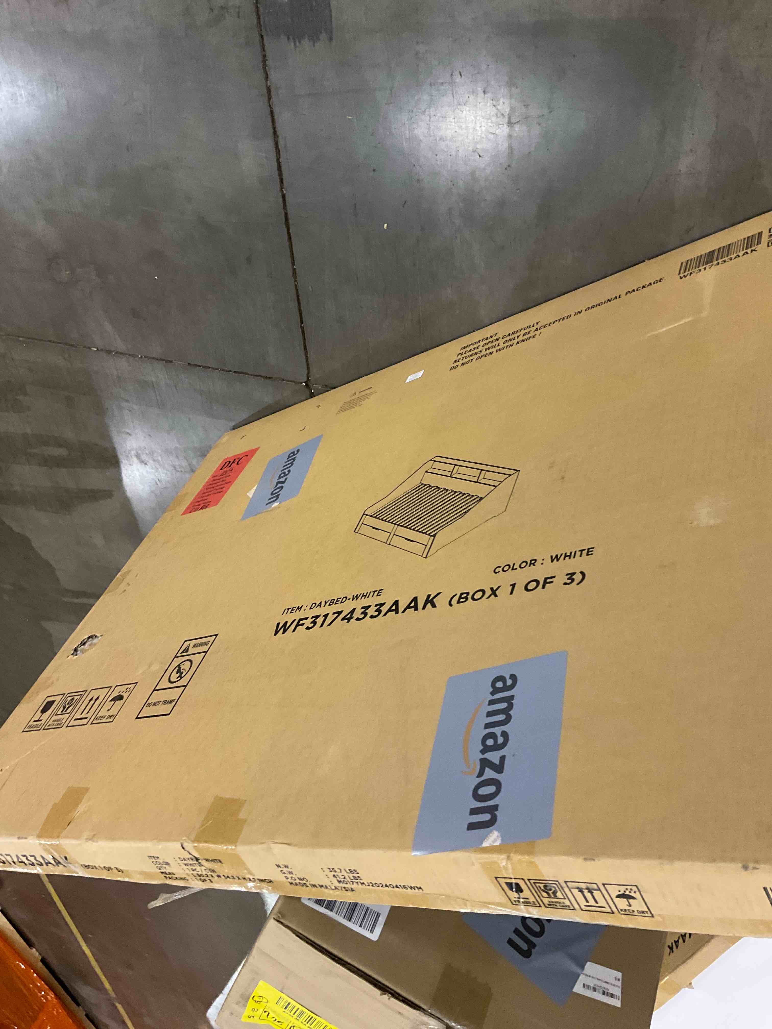 daybed frame box 1of 3