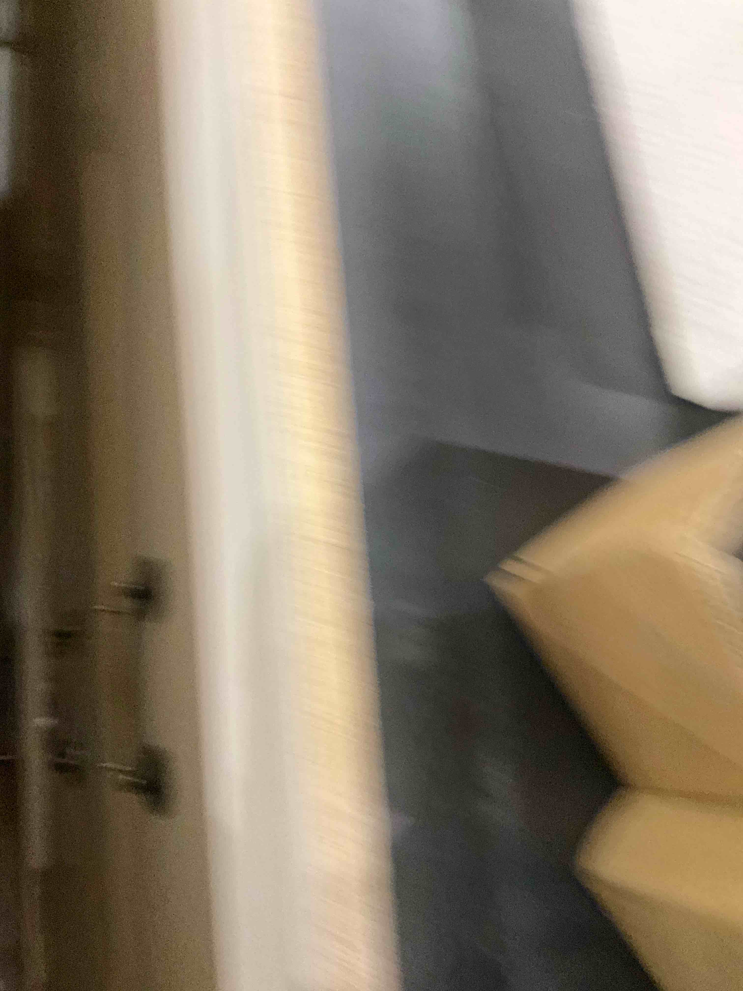 https://s3.amazonaws.com/lotting-images-prod/bidfta/GRA0270456_1736252746412.jpeg