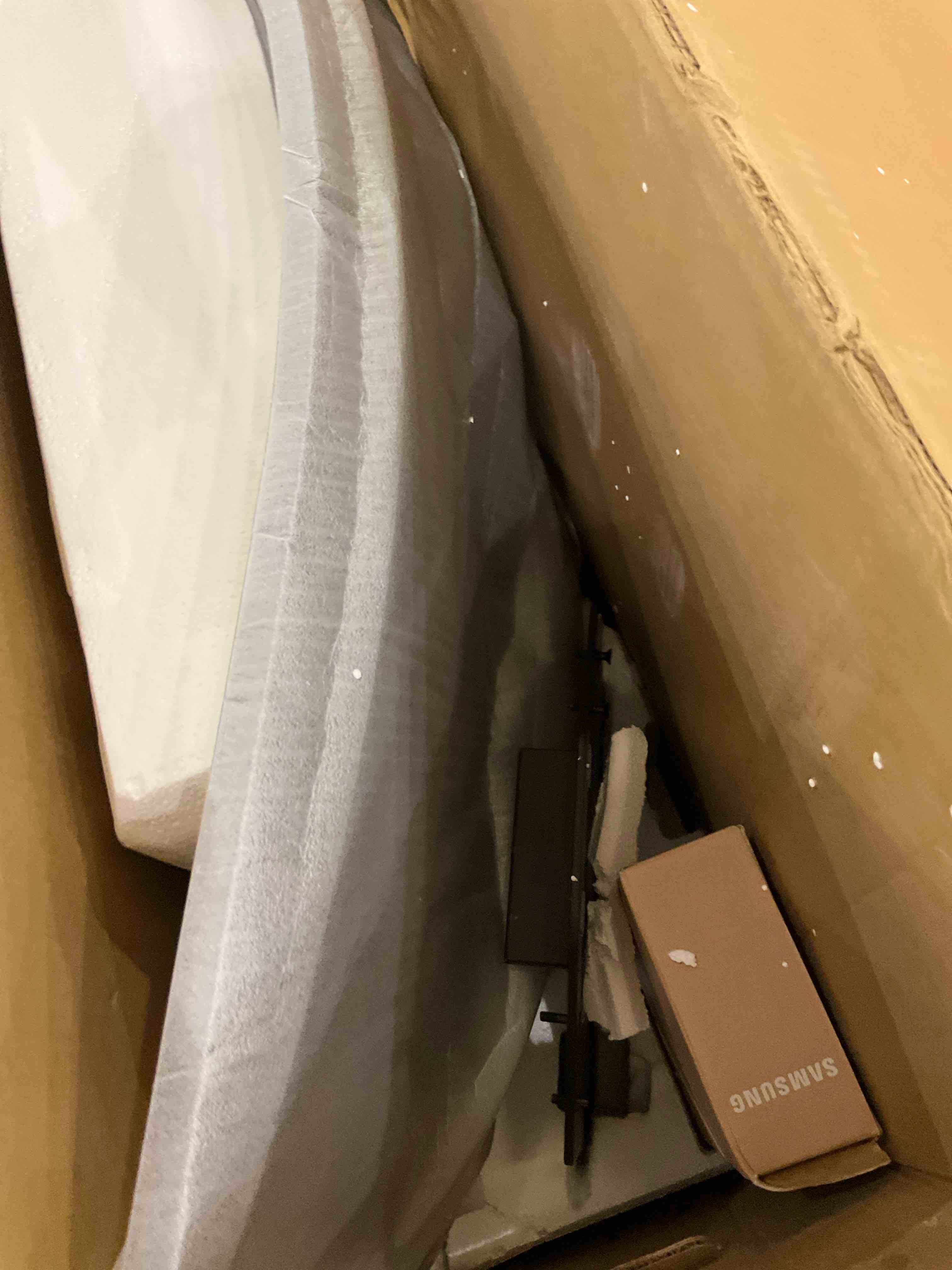 https://s3.amazonaws.com/lotting-images-prod/bidfta/GRA0270918_1733330442440.jpeg