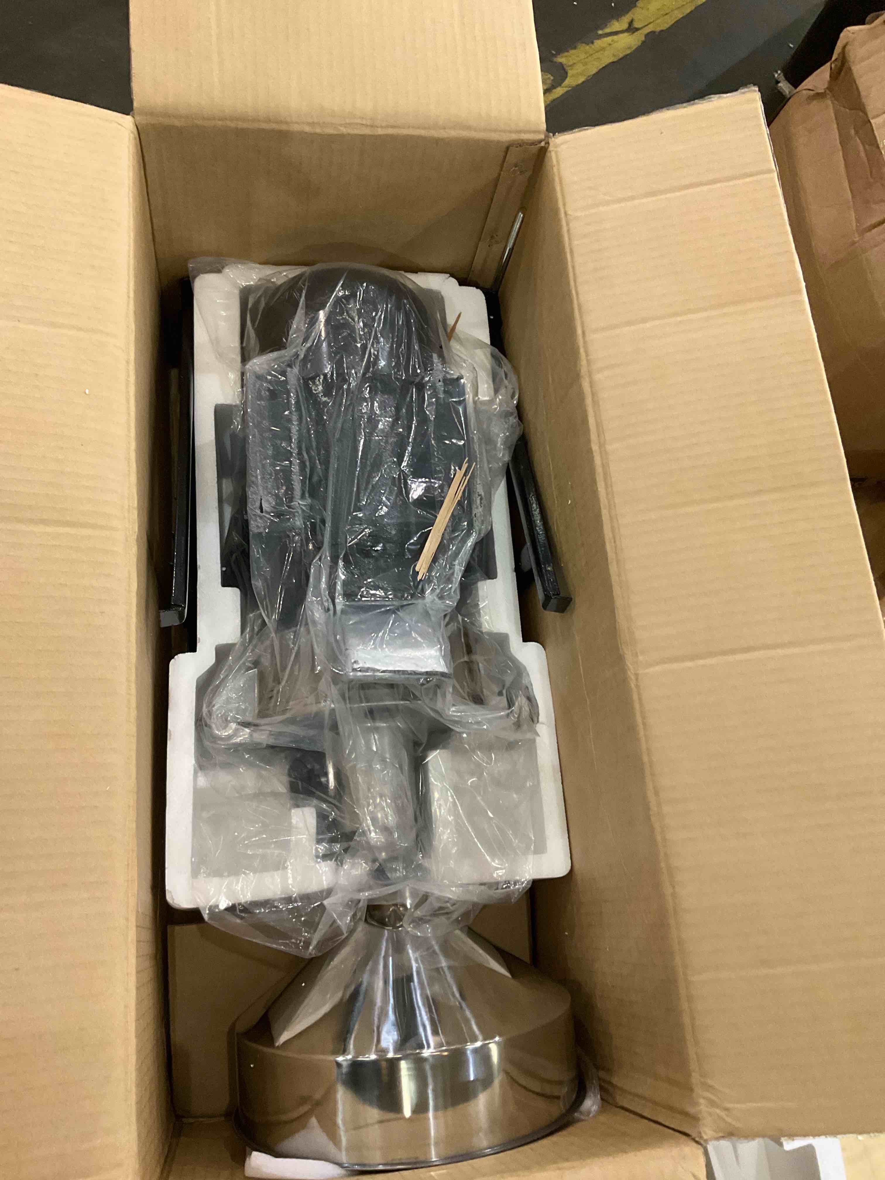 https://s3.amazonaws.com/lotting-images-prod/bidfta/GRA0272121_1729863967137.jpeg