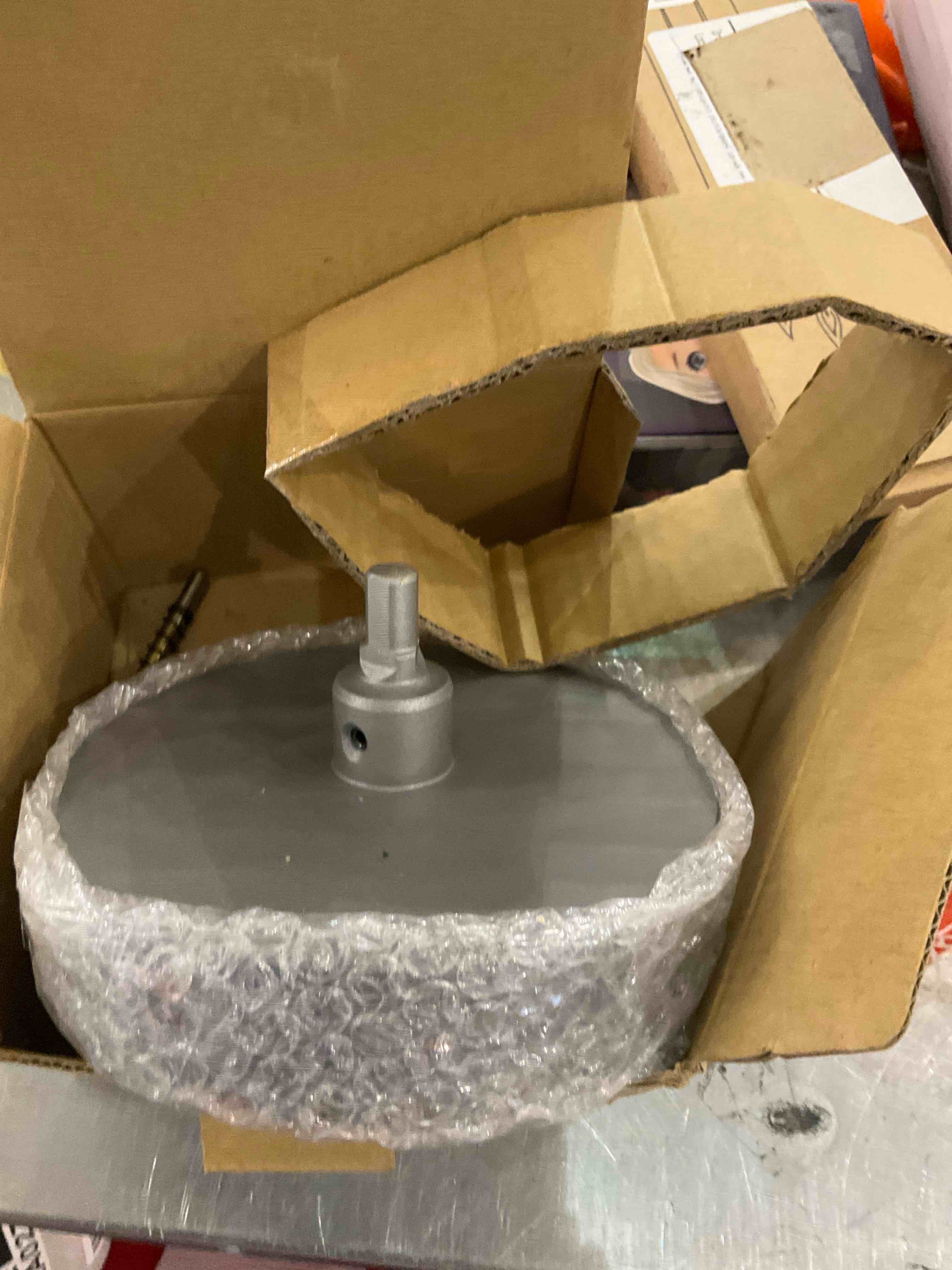 https://s3.amazonaws.com/lotting-images-prod/bidfta/GRA0274253_1732131296250.jpeg