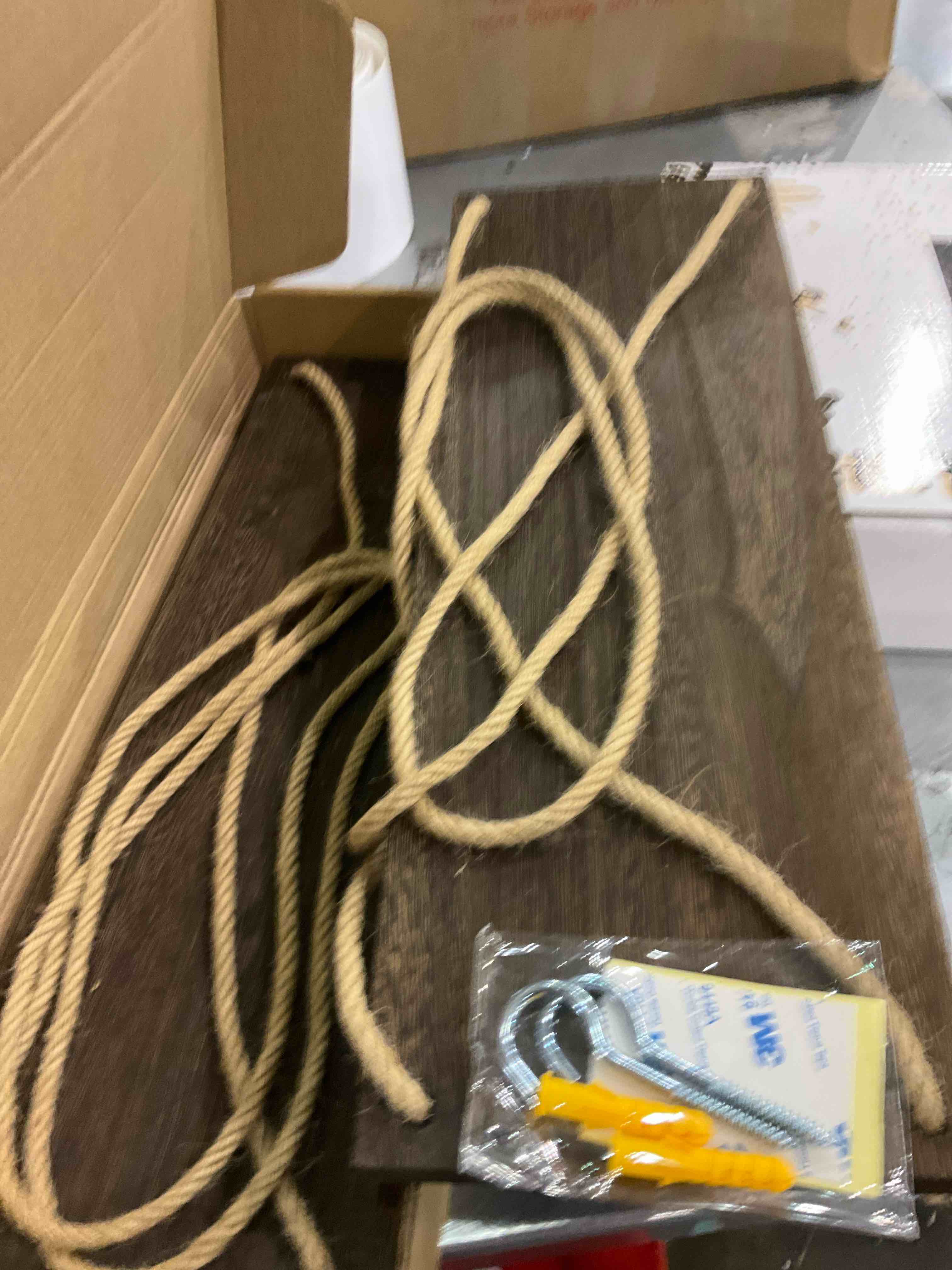 https://s3.amazonaws.com/lotting-images-prod/bidfta/GRA0274448_1732105302649.jpeg