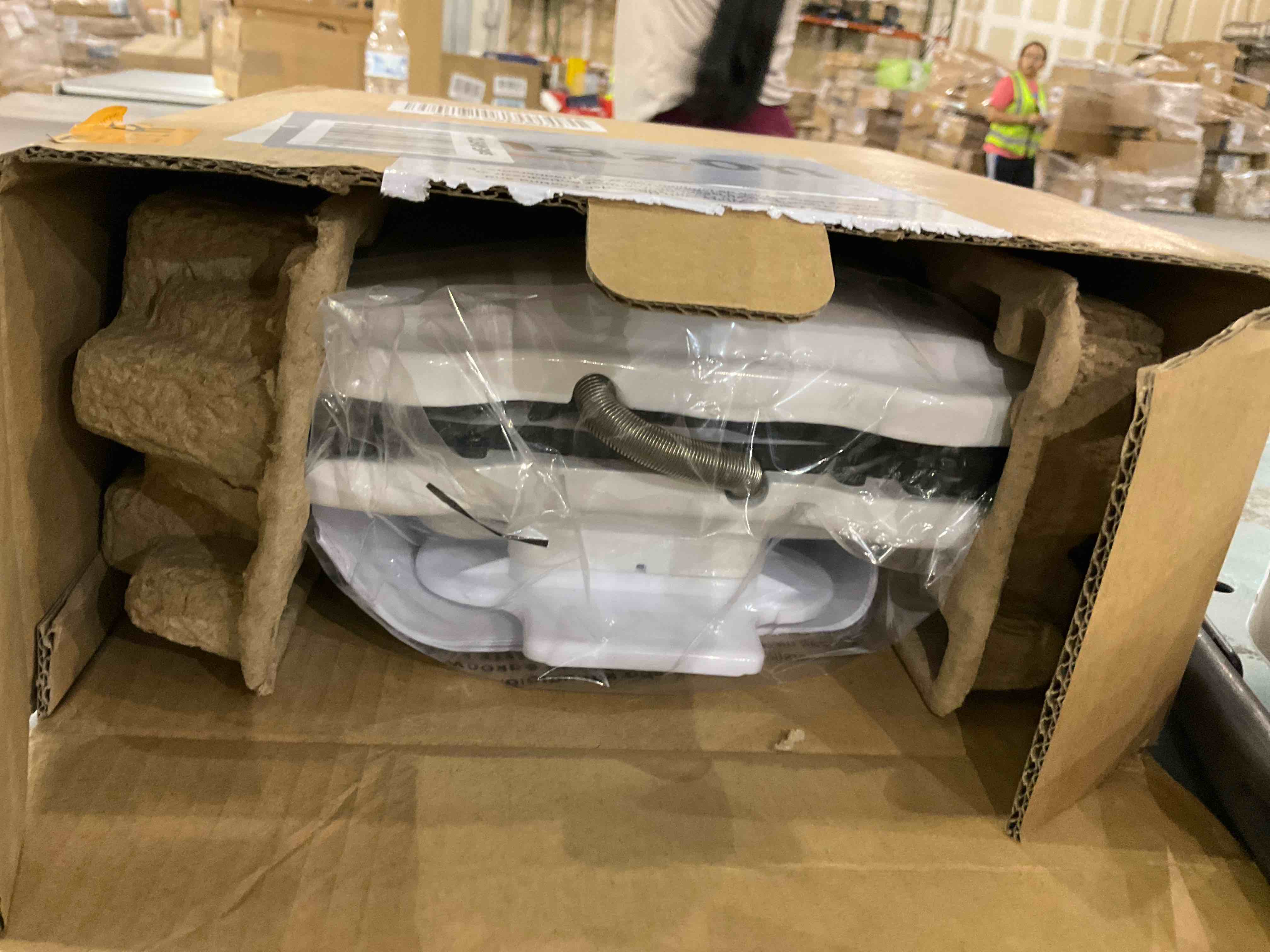https://s3.amazonaws.com/lotting-images-prod/bidfta/GRA0275764_1727349085550.jpeg