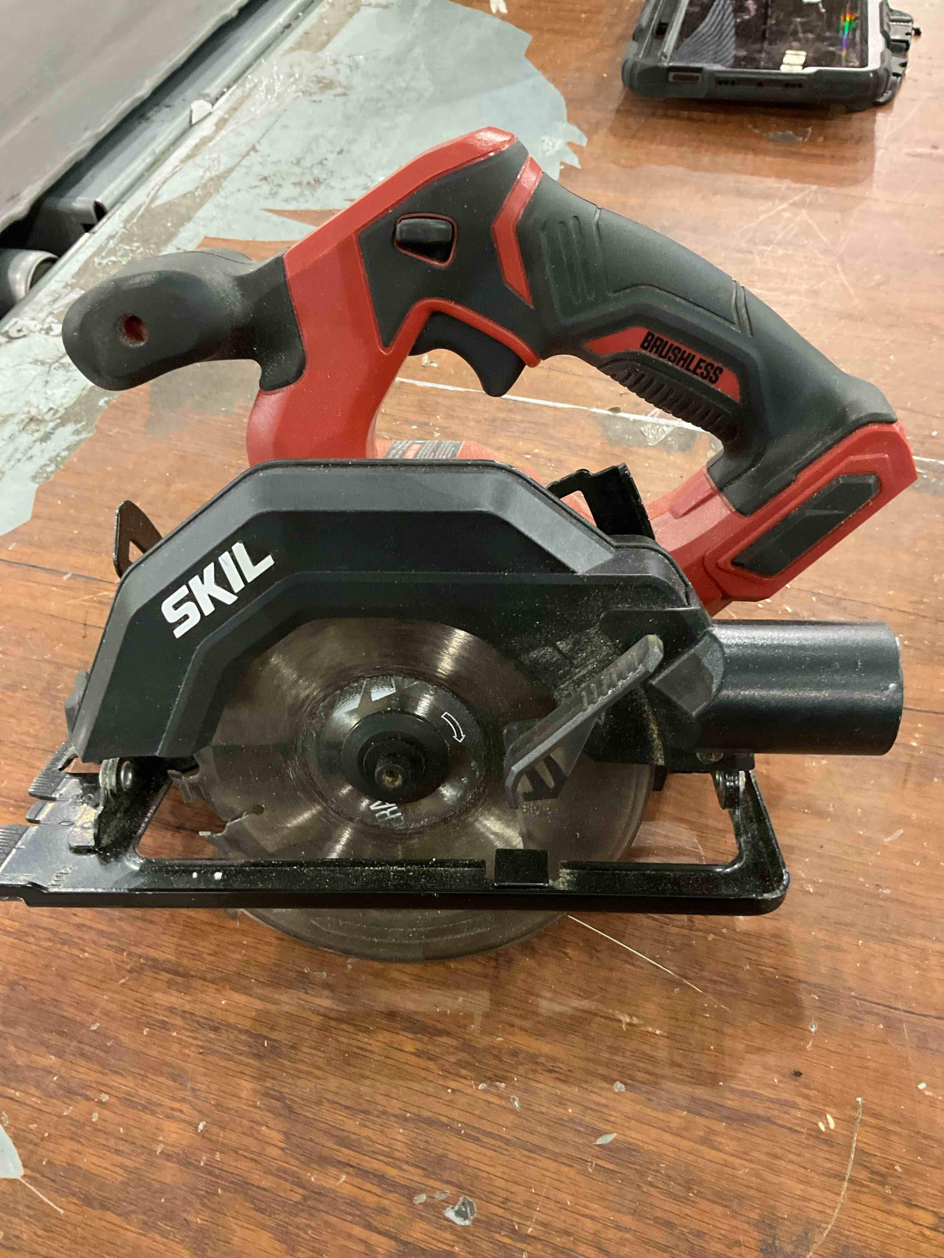SKIL PWR CORE 12™ Brushless 12-Volt 5-1/2In Circular Saw Kit