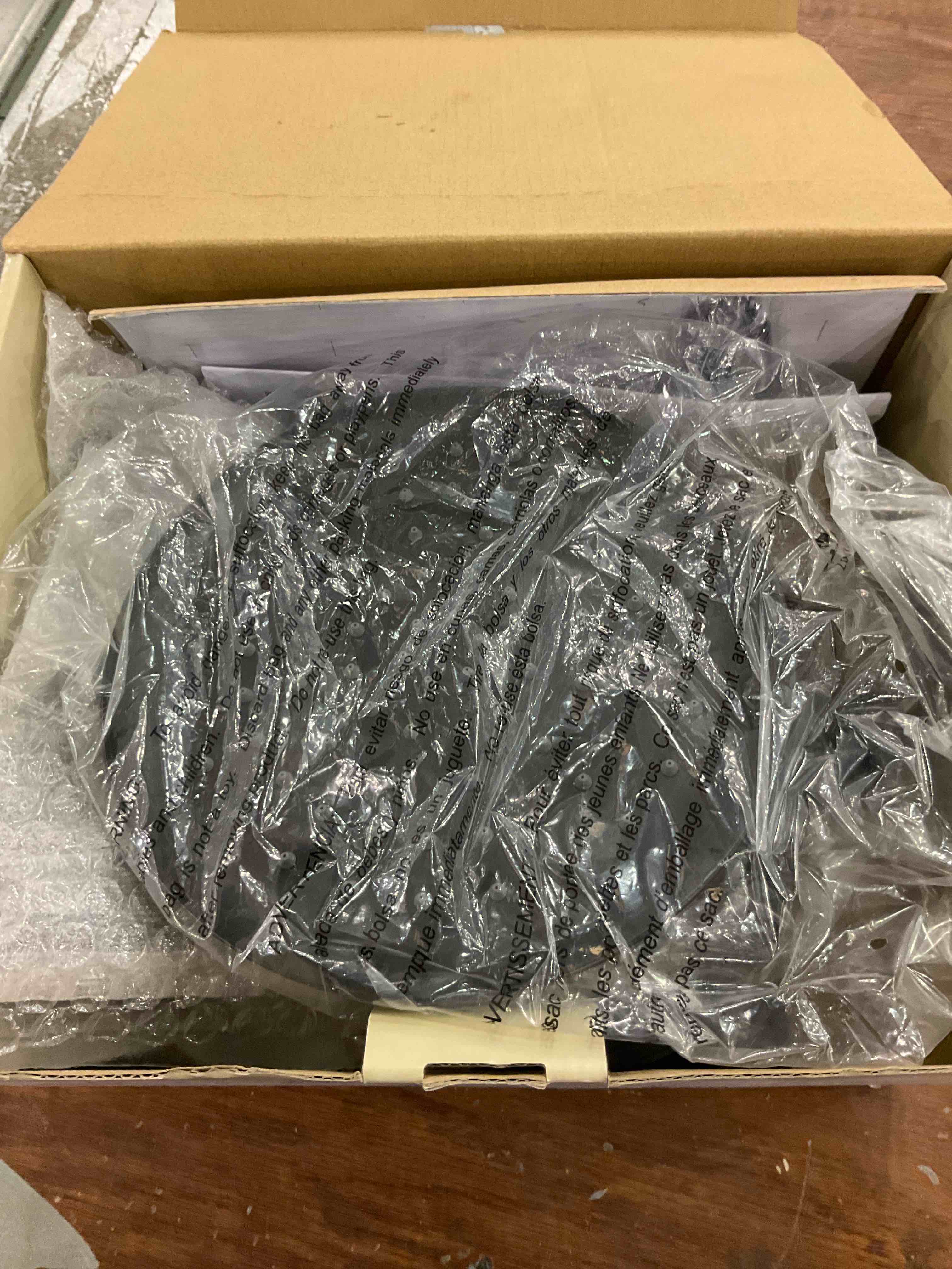 https://s3.amazonaws.com/lotting-images-prod/bidfta/GRA0276176_1730922751727.jpeg