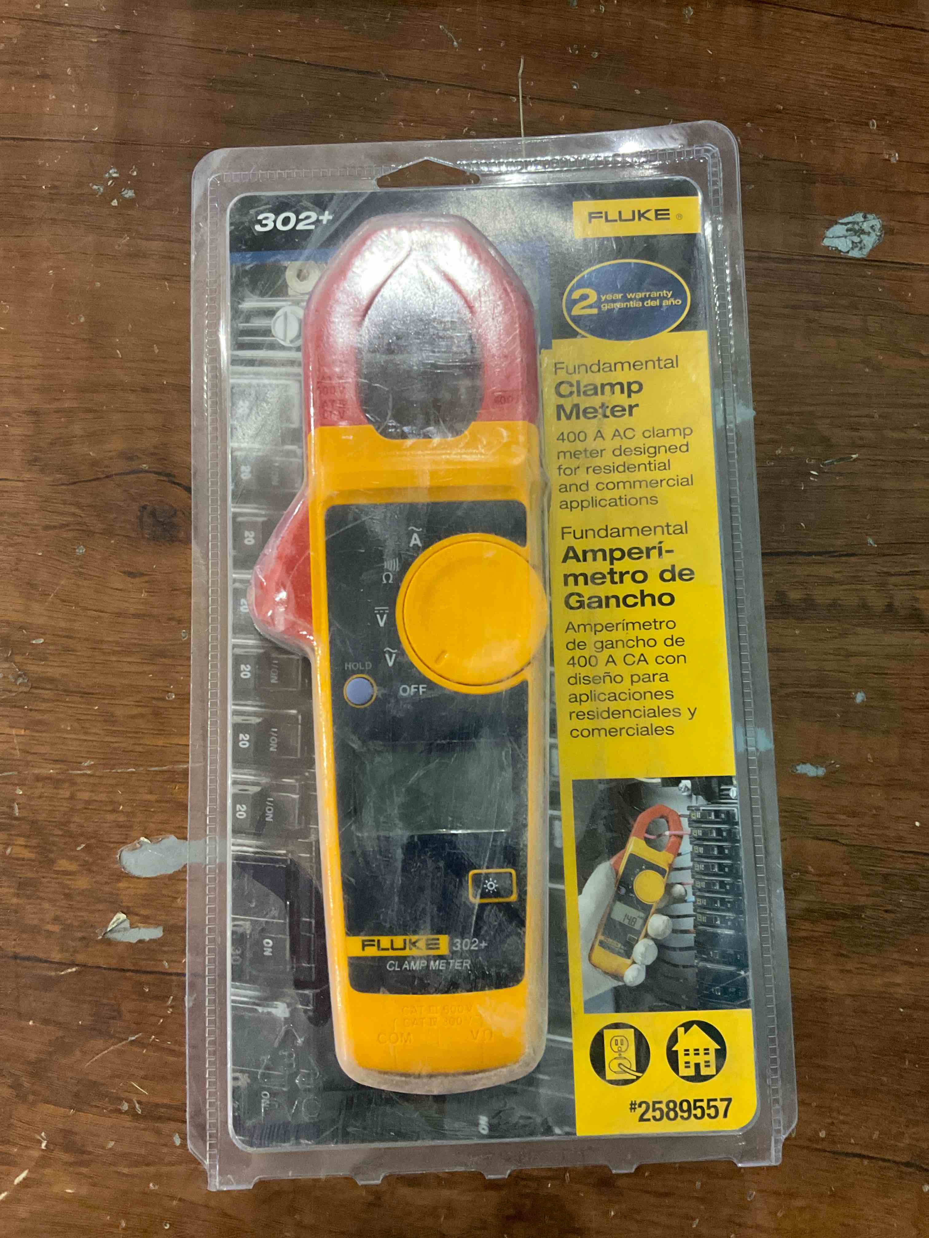 Fluke 323 True-rms Digital Display Clamp Meter Multimeter 400 Amp 600-Volt
