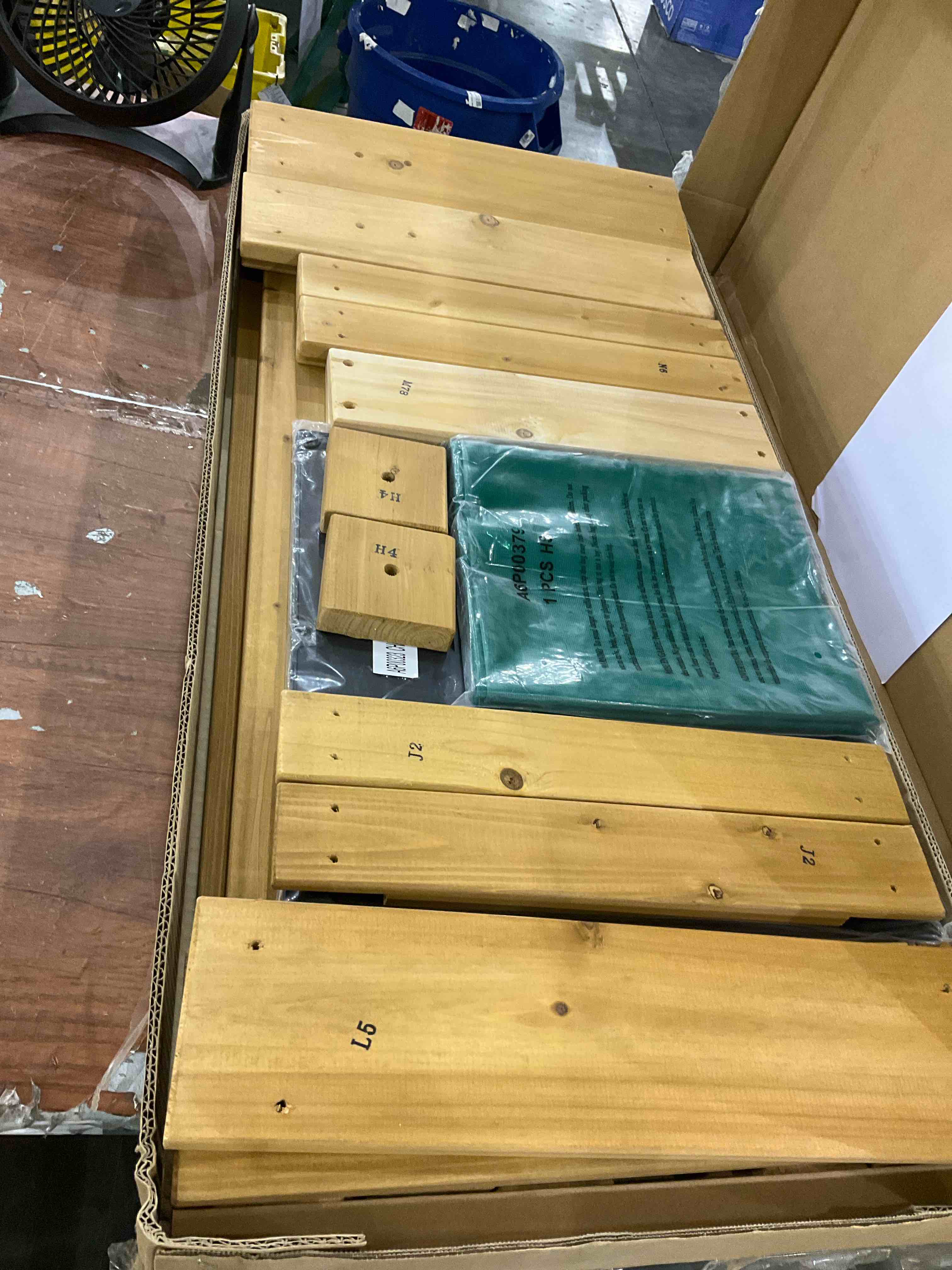 https://s3.amazonaws.com/lotting-images-prod/bidfta/GRA0277981_1729595941989.jpeg