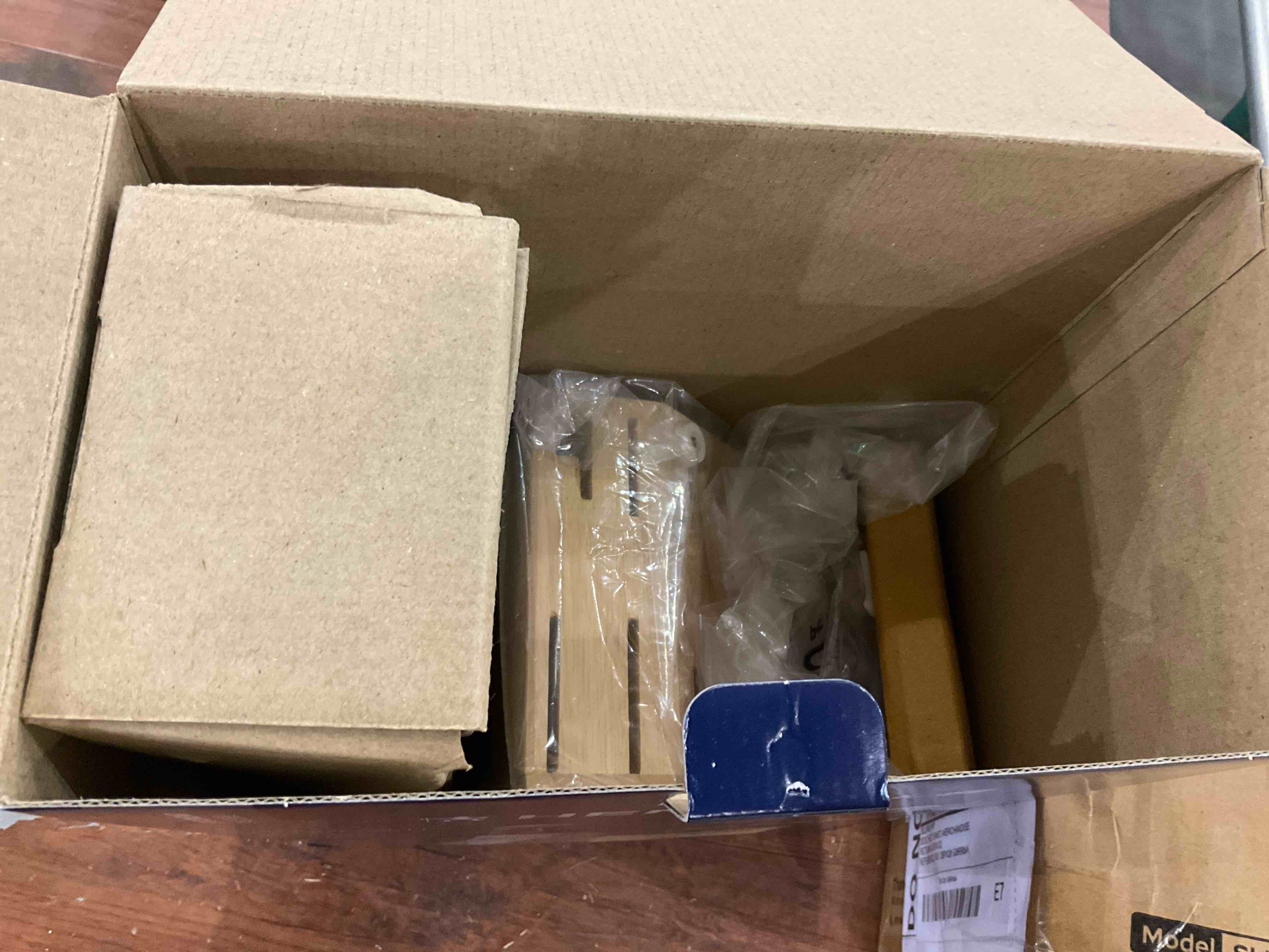 https://s3.amazonaws.com/lotting-images-prod/bidfta/GRA0278311_1729174384049.jpeg