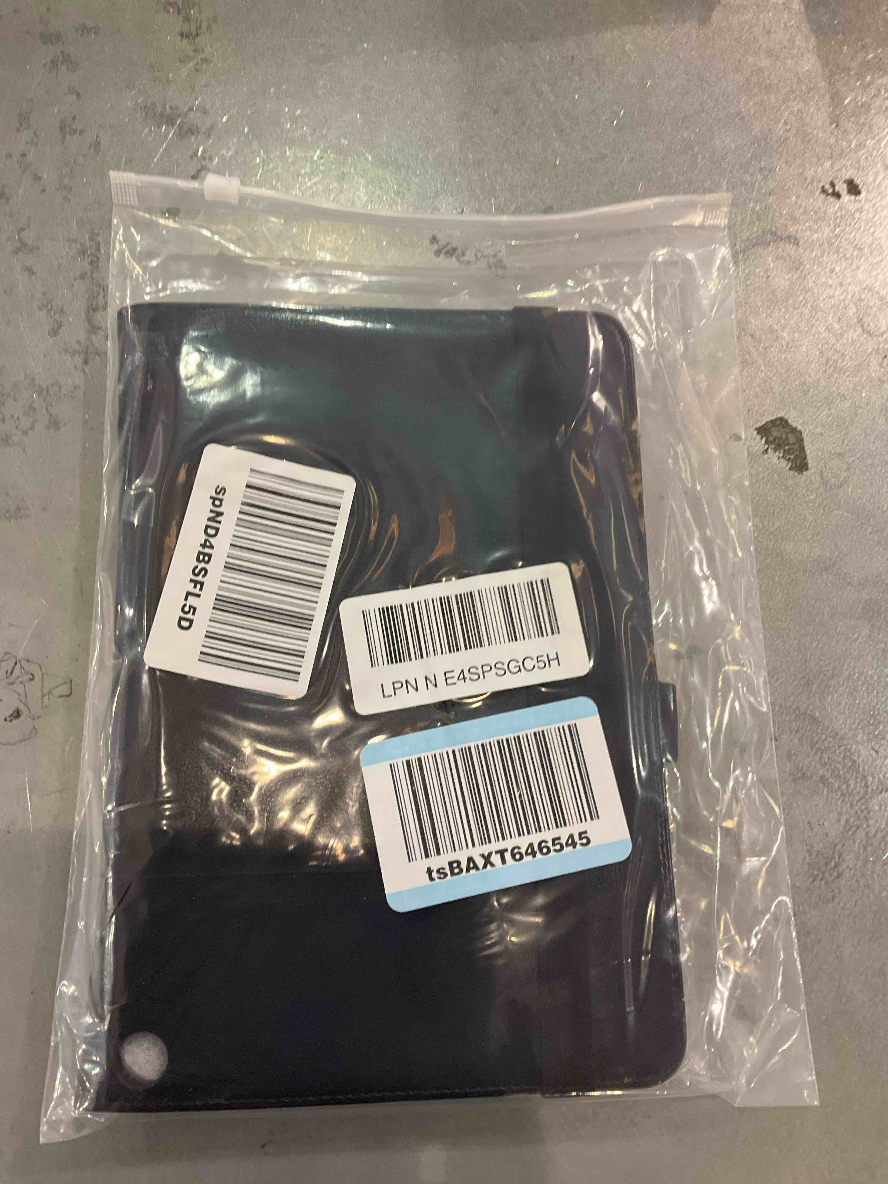 https://s3.amazonaws.com/lotting-images-prod/bidfta/GRA0281832_1727282805795.jpeg