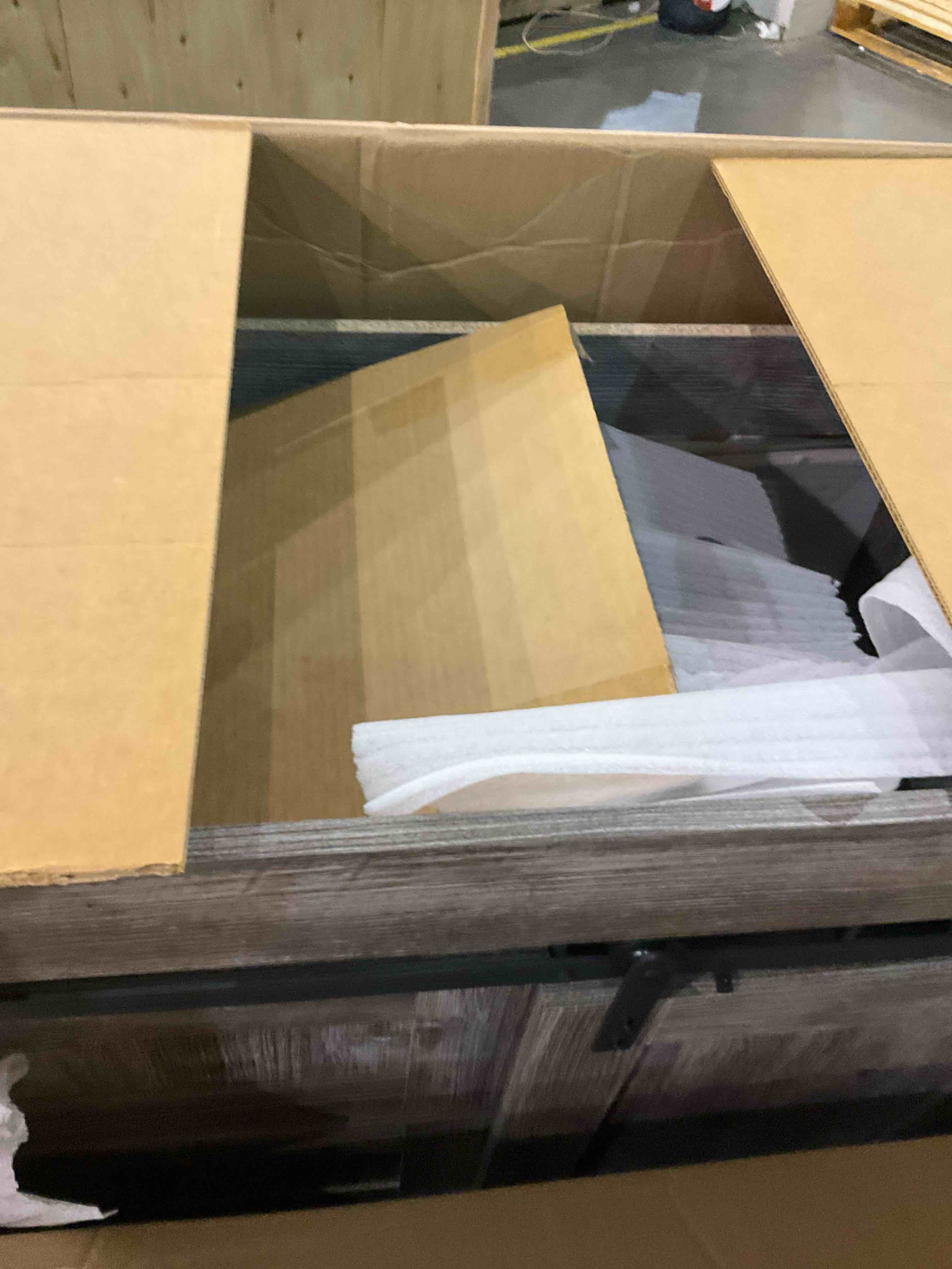 https://s3.amazonaws.com/lotting-images-prod/bidfta/GRA0284568_1737030477801.jpeg