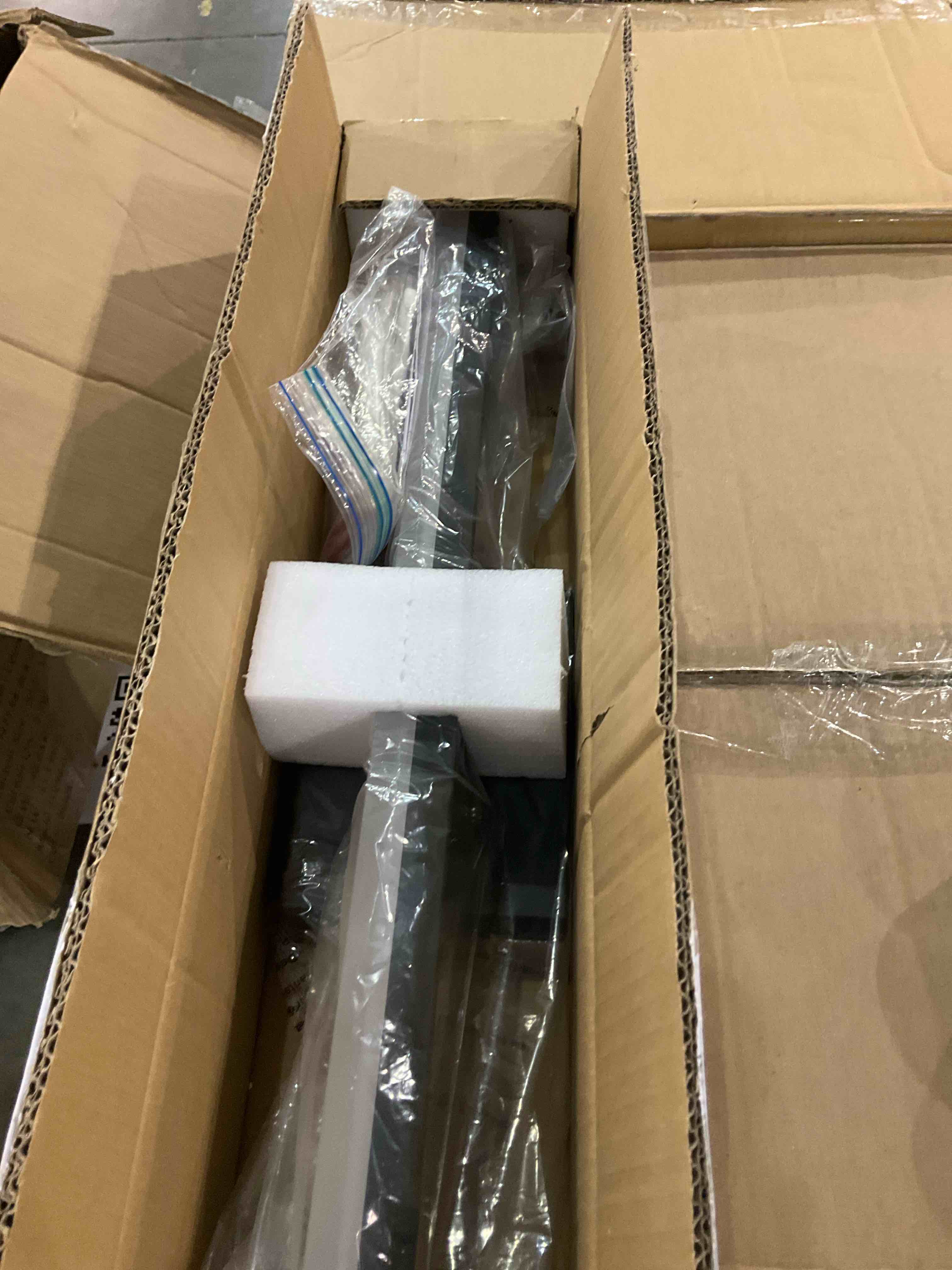 https://s3.amazonaws.com/lotting-images-prod/bidfta/GRA0285196_1735039066682.jpeg