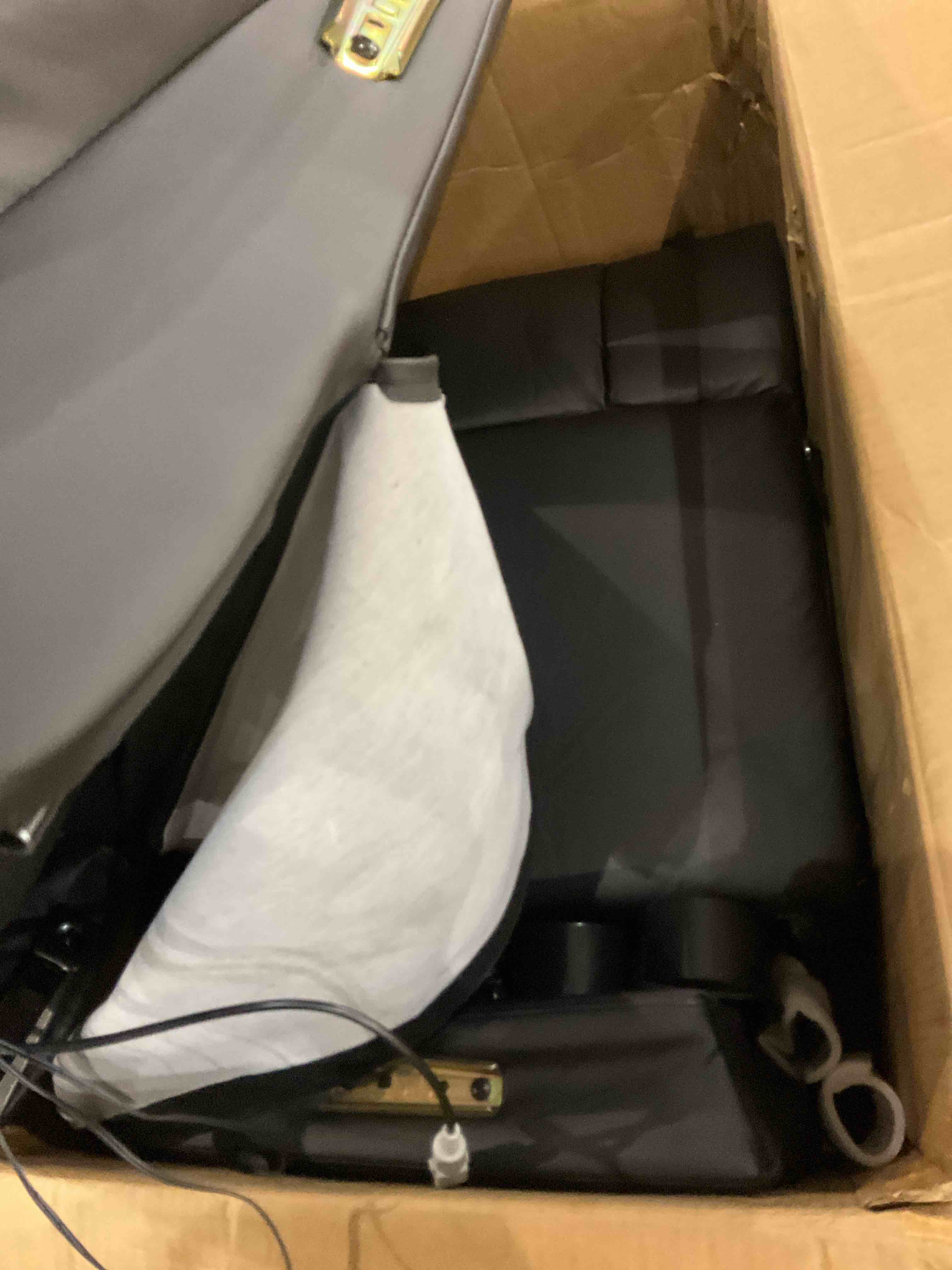 https://s3.amazonaws.com/lotting-images-prod/bidfta/GRA0285198_1735038840694.jpeg