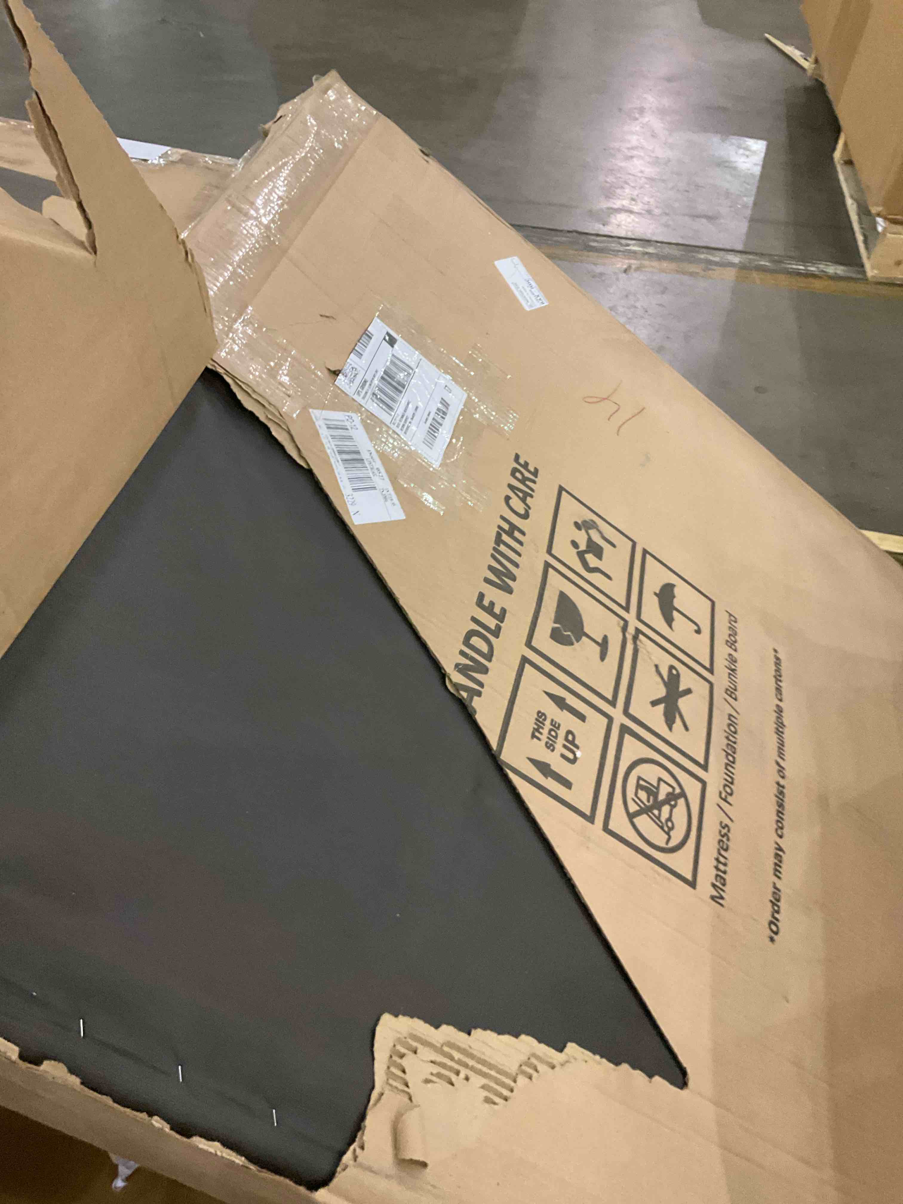 https://s3.amazonaws.com/lotting-images-prod/bidfta/GRA0285937_1733841581280.jpeg