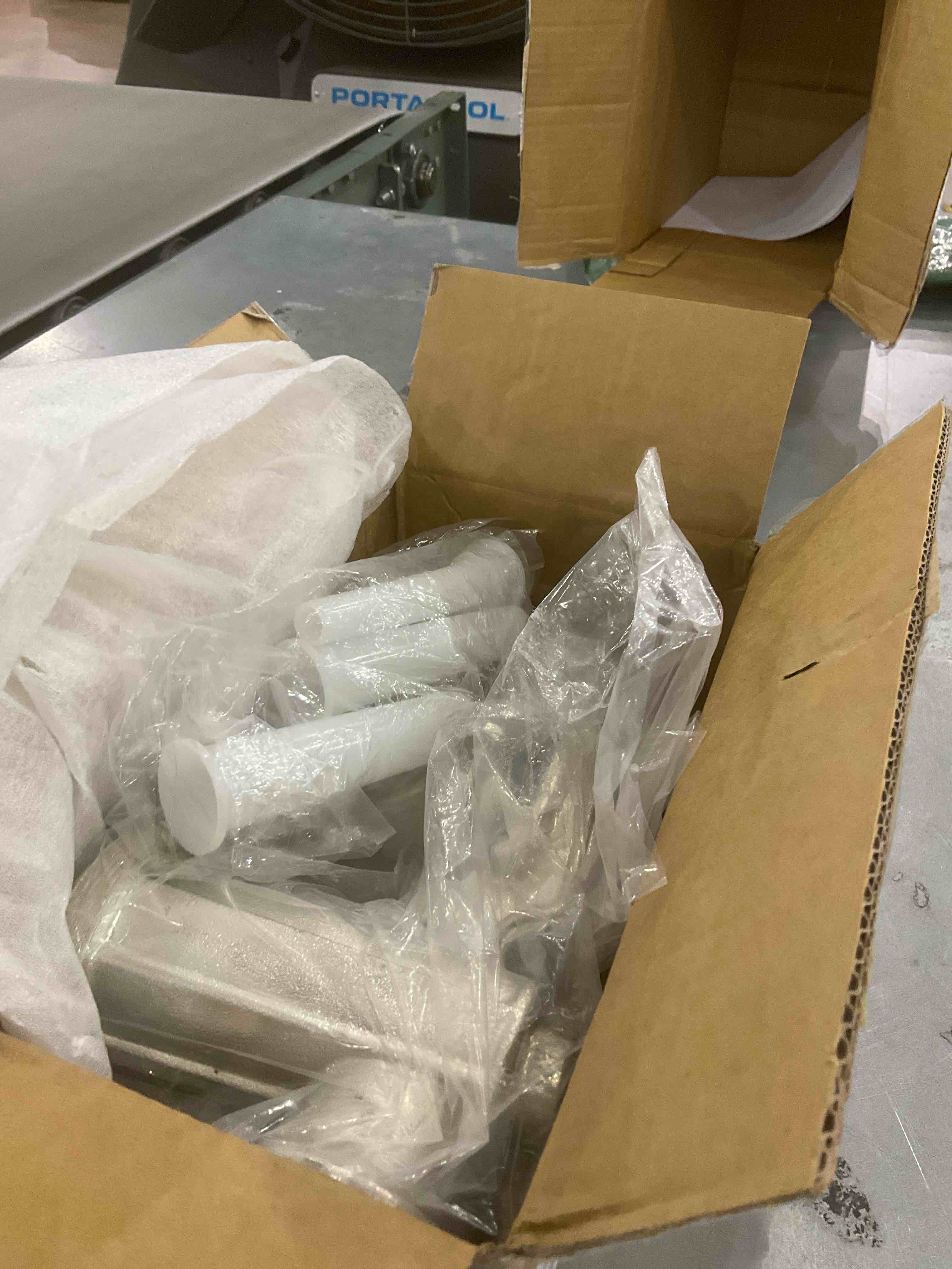 https://s3.amazonaws.com/lotting-images-prod/bidfta/GRA0286047_1729016939115.jpeg