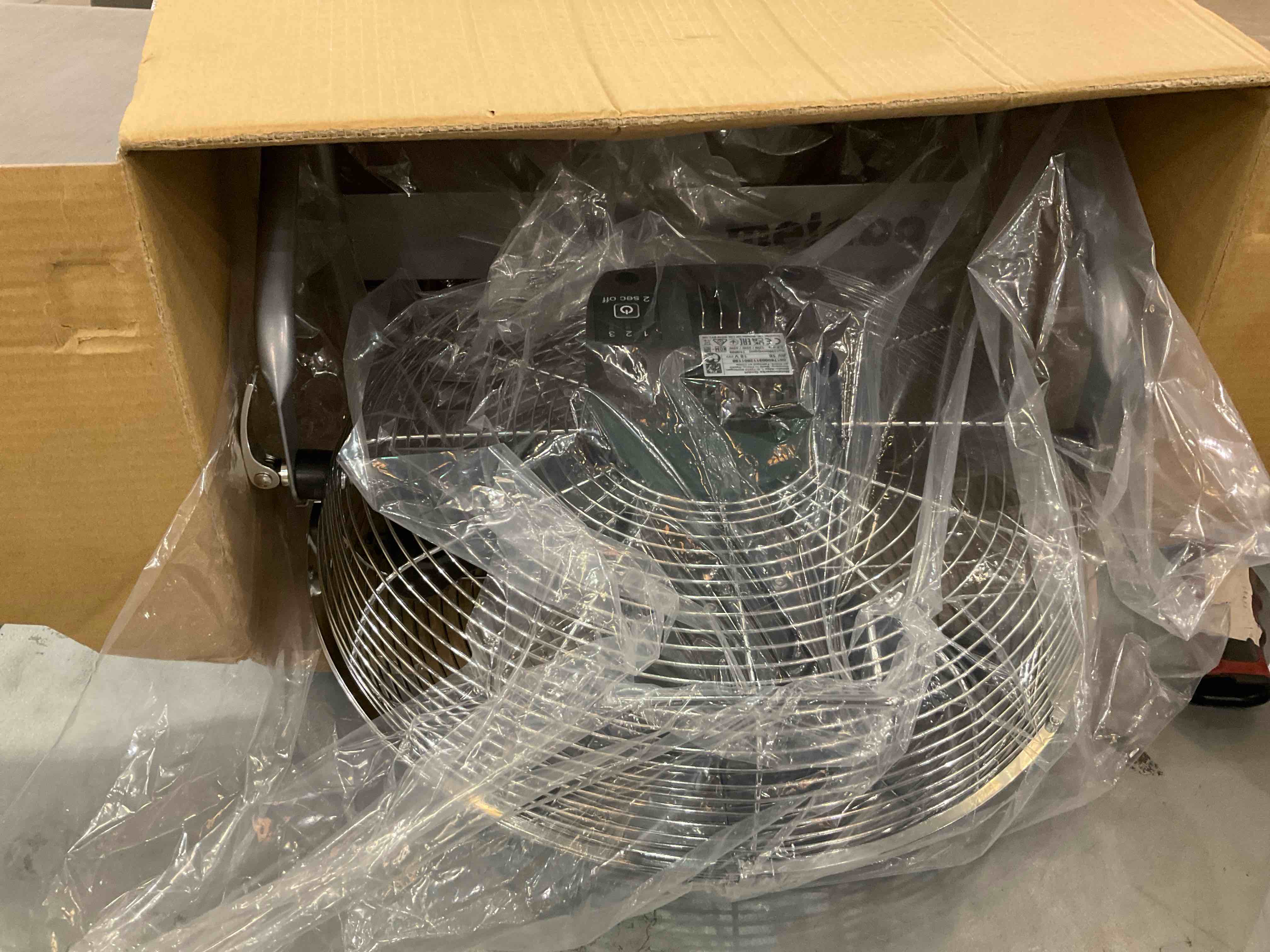 https://s3.amazonaws.com/lotting-images-prod/bidfta/GRA0286618_1728495936316.jpeg