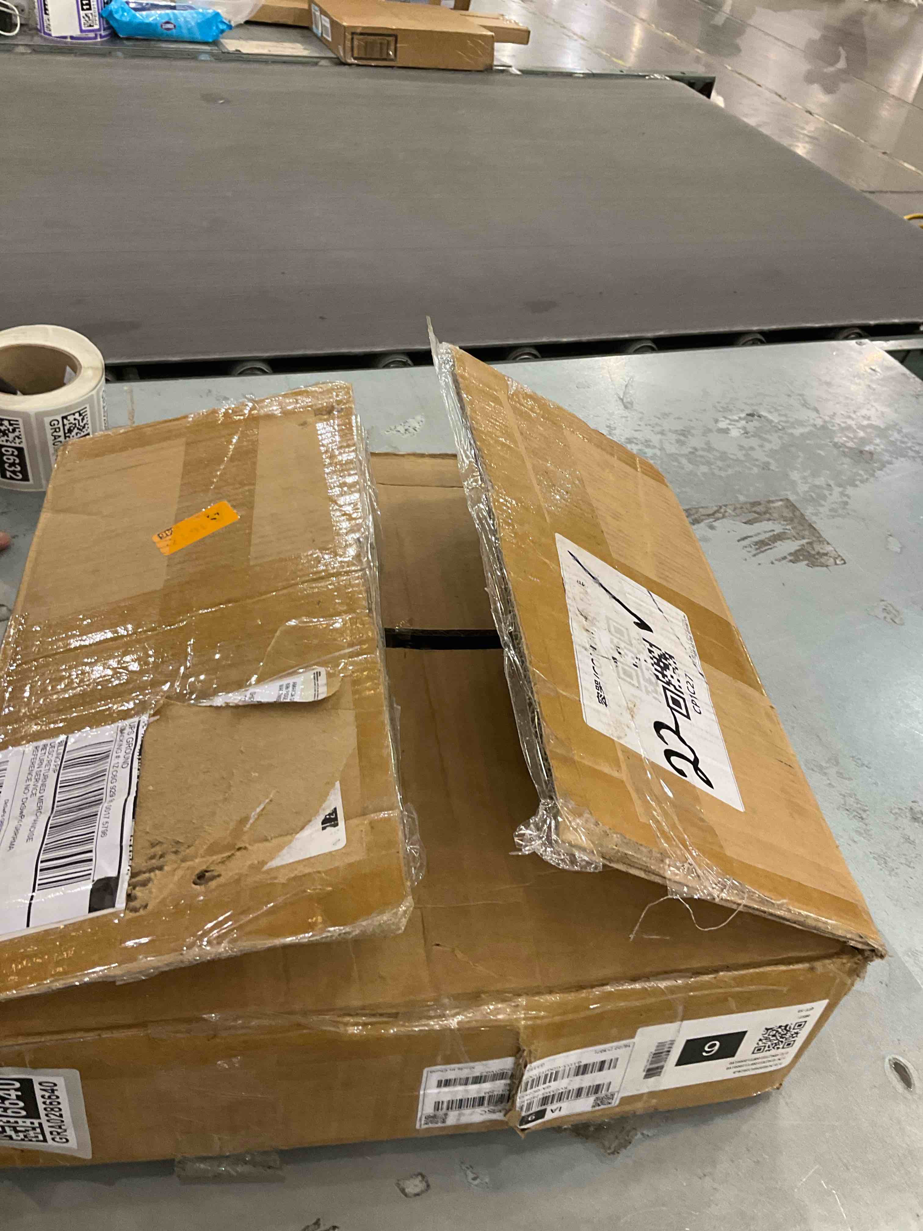 https://s3.amazonaws.com/lotting-images-prod/bidfta/GRA0286640_1728488371059.jpeg