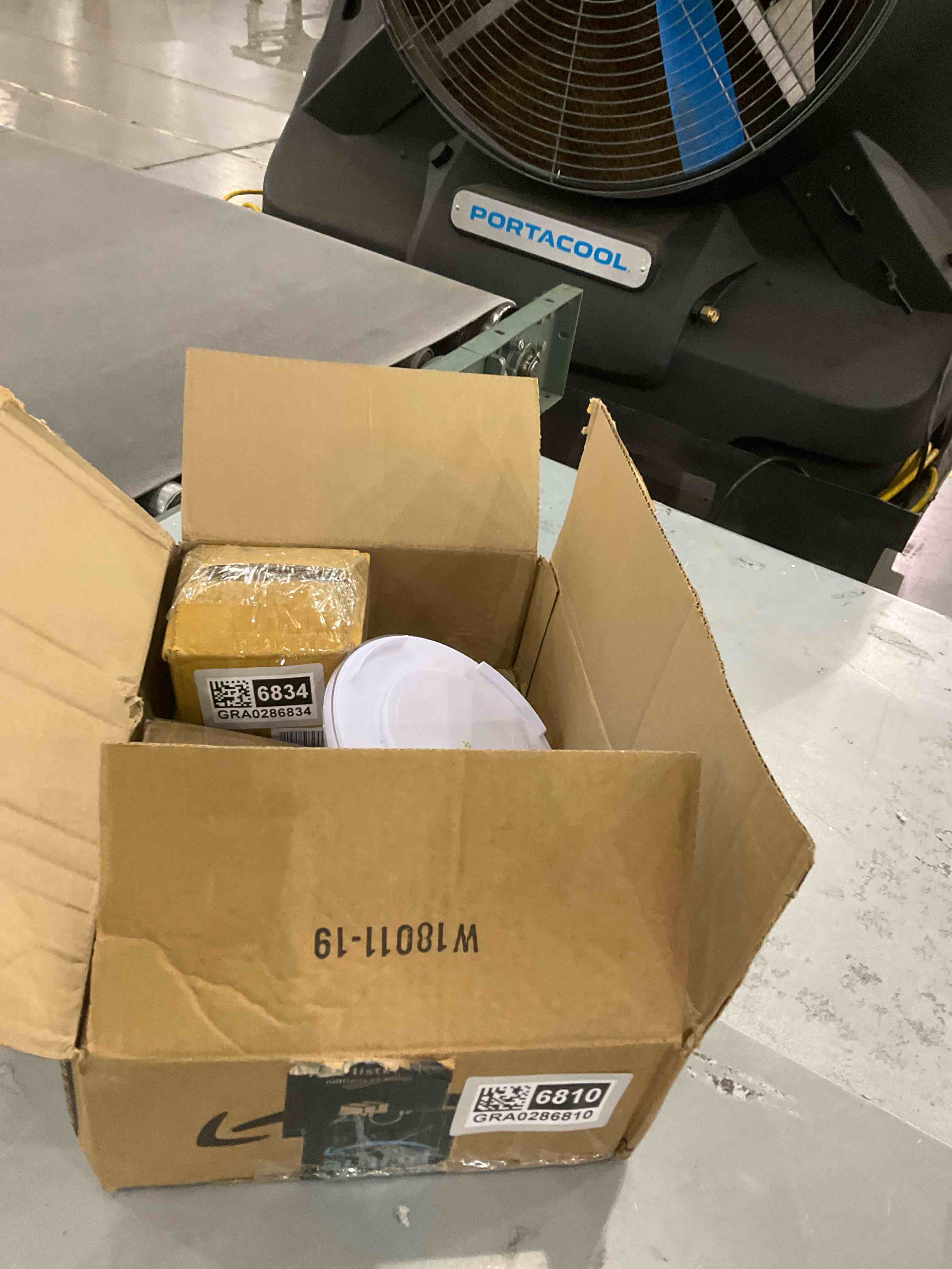 https://s3.amazonaws.com/lotting-images-prod/bidfta/GRA0286810_1728395798684.jpeg