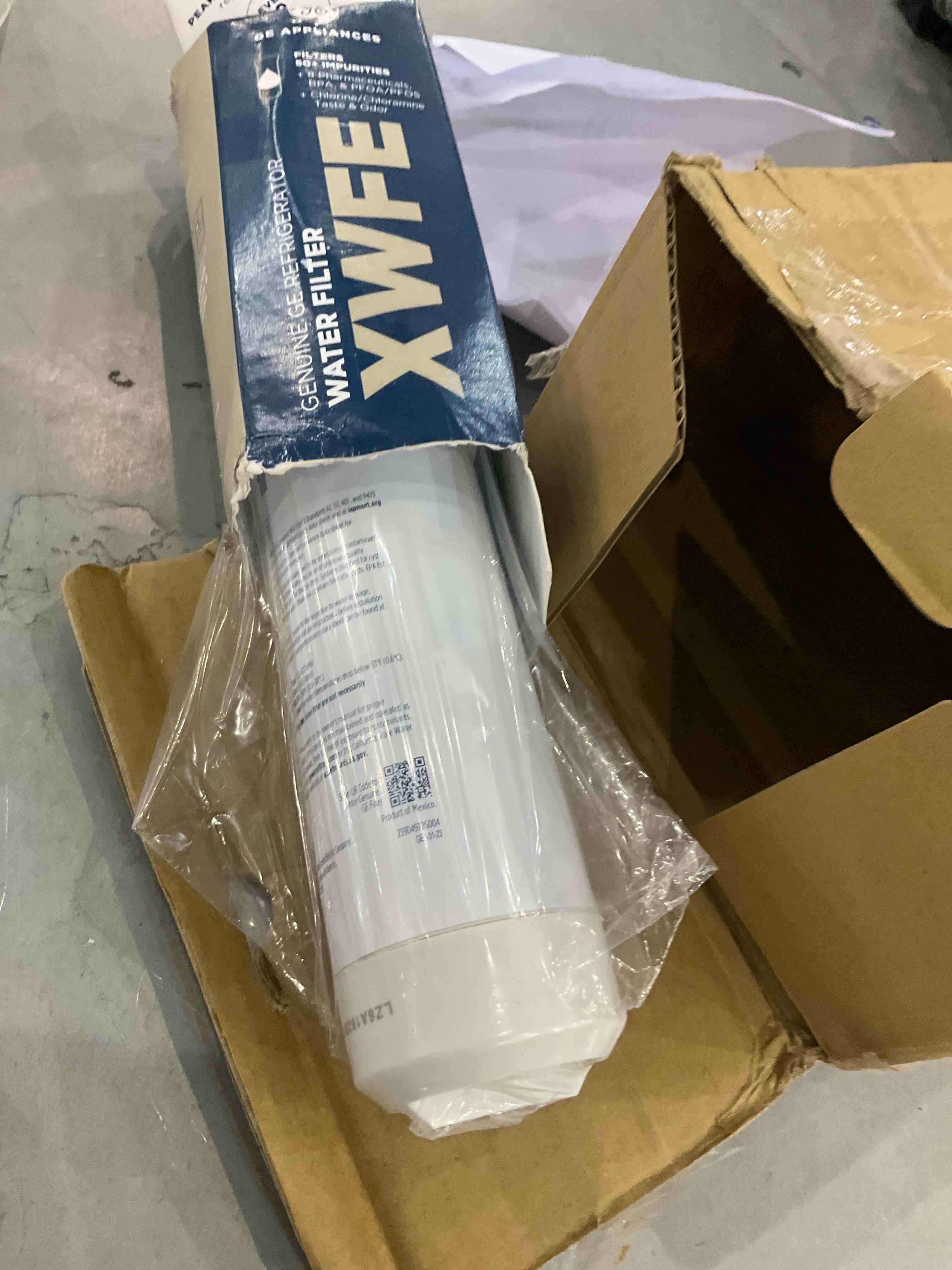 GE XWFE Refrigerator Water Filter Certified to Reduce Lead, Sulfur