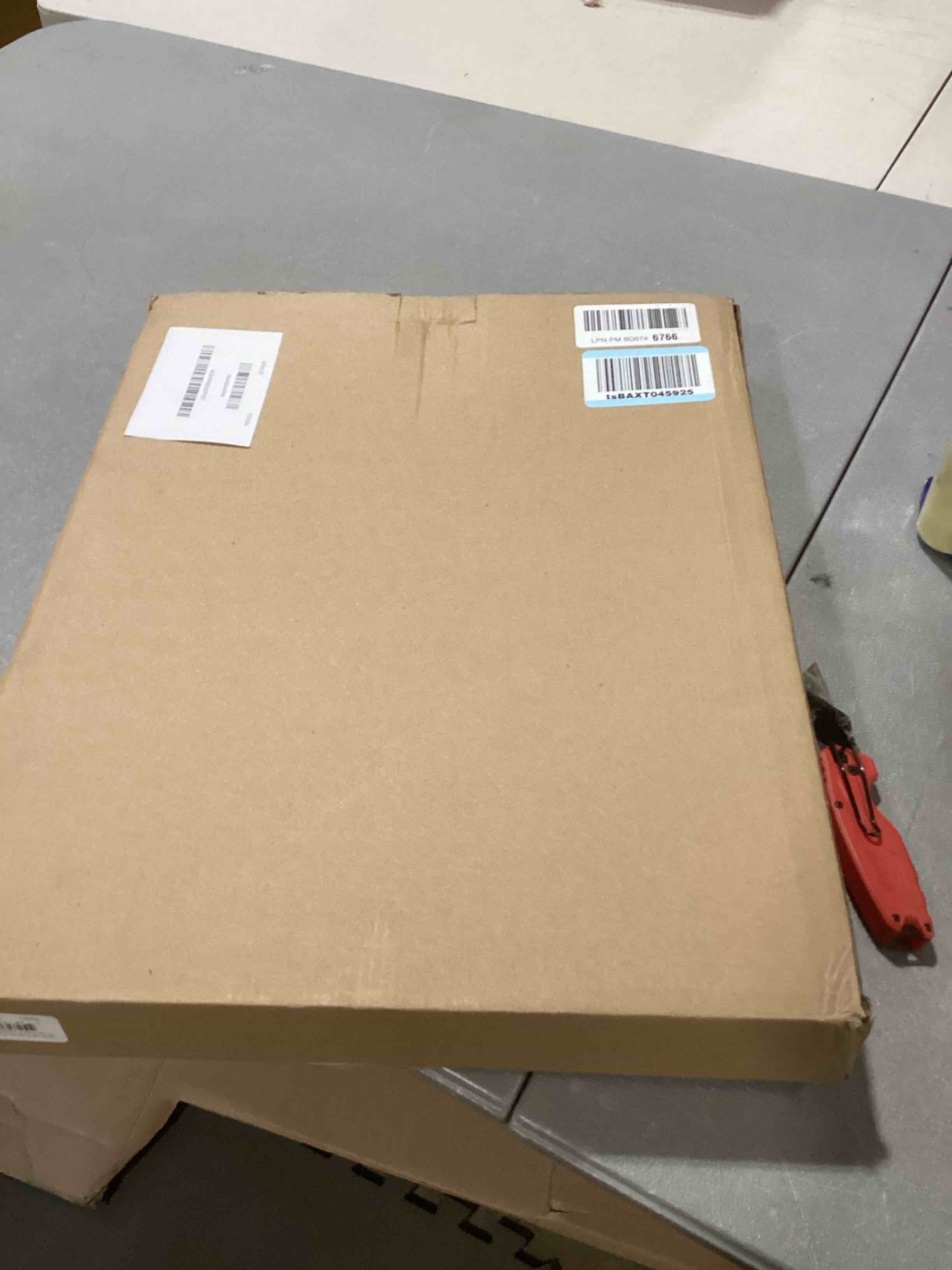 https://s3.amazonaws.com/lotting-images-prod/bidfta/GRA0292992_1733168095859.jpeg