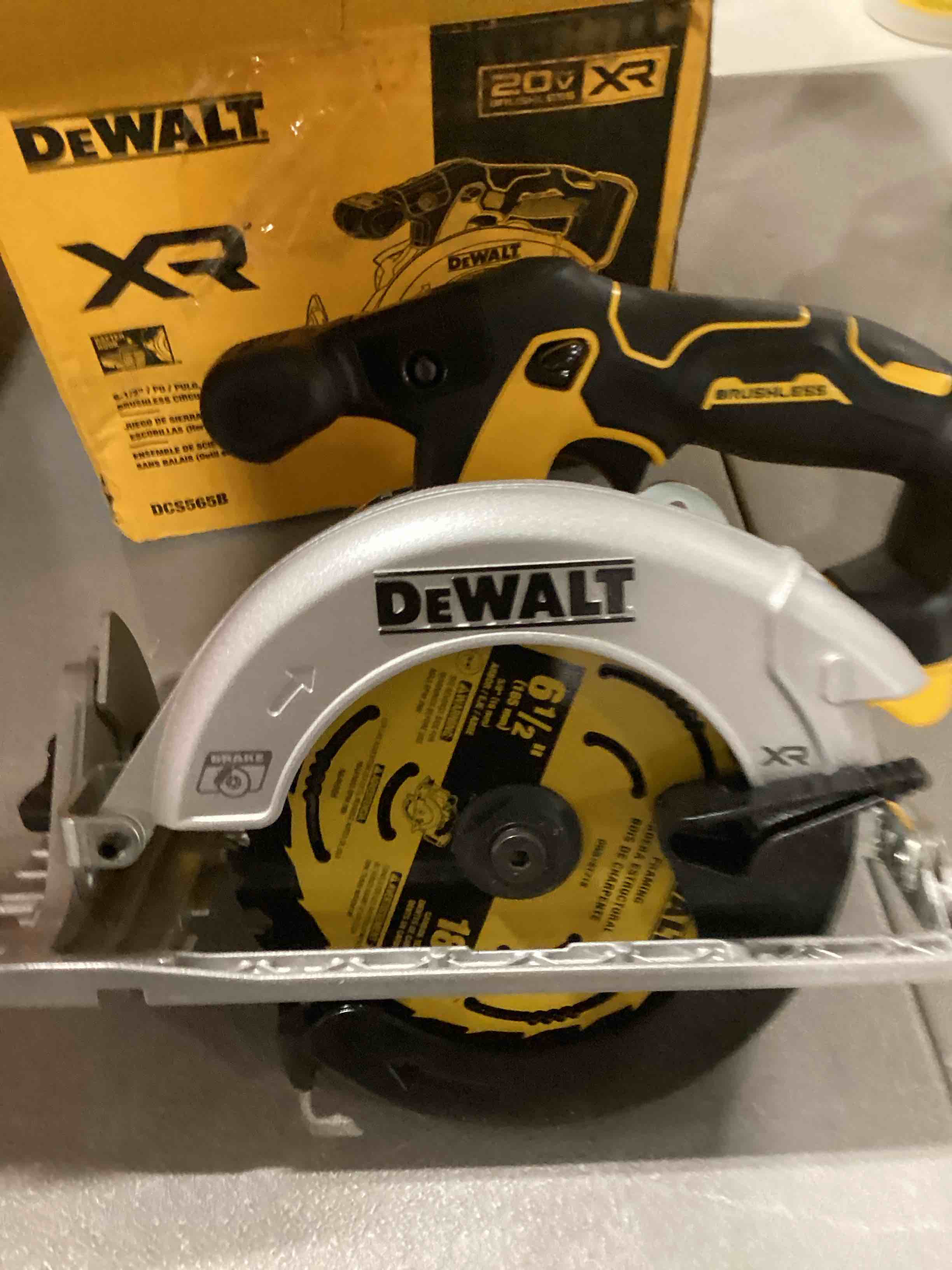 https://s3.amazonaws.com/lotting-images-prod/bidfta/GRA0293188_1732891480332.jpeg