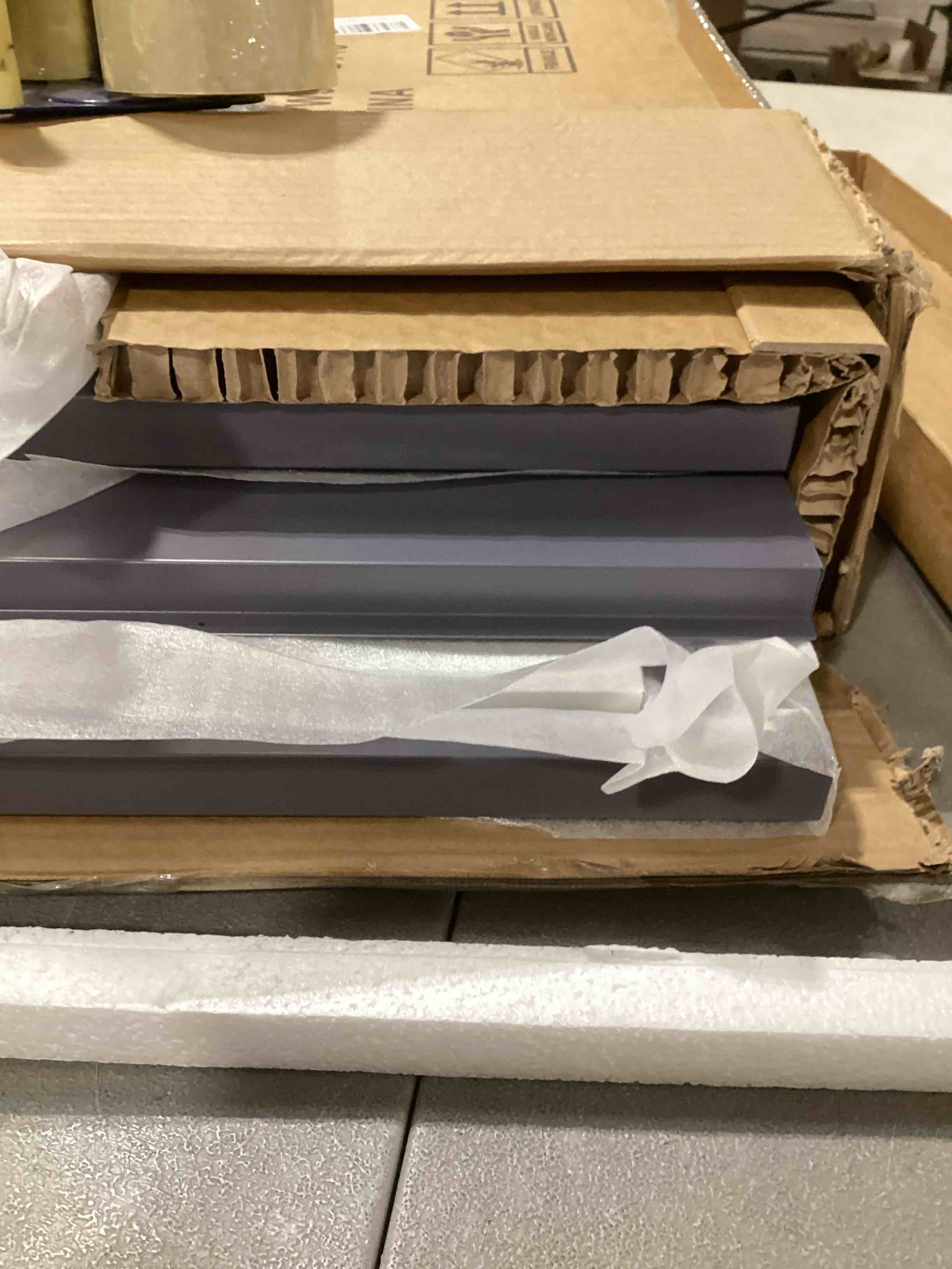 https://s3.amazonaws.com/lotting-images-prod/bidfta/GRA0293485_1732556040778.jpeg