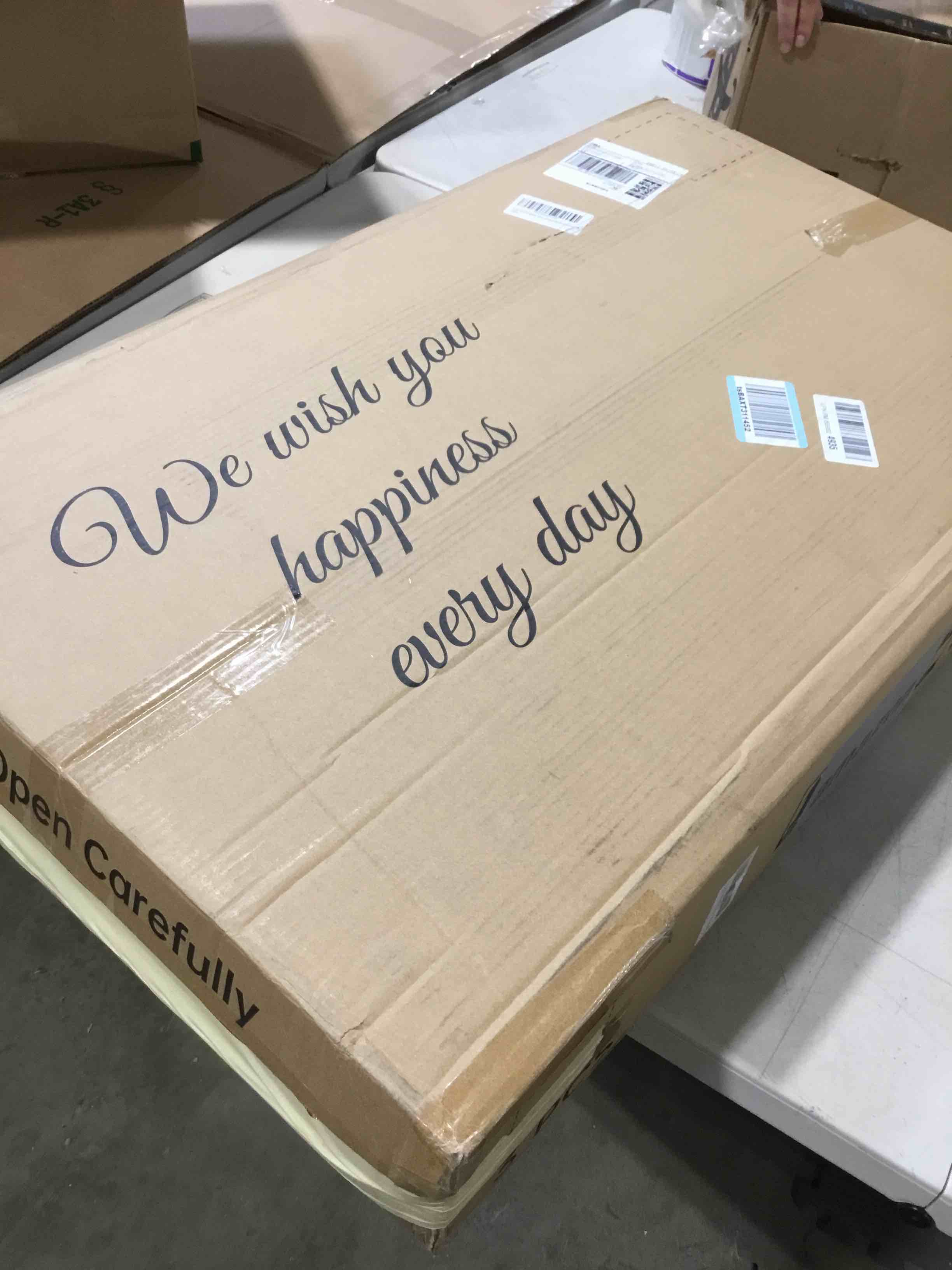 https://s3.amazonaws.com/lotting-images-prod/bidfta/GRA0294199_1730304599672.jpeg