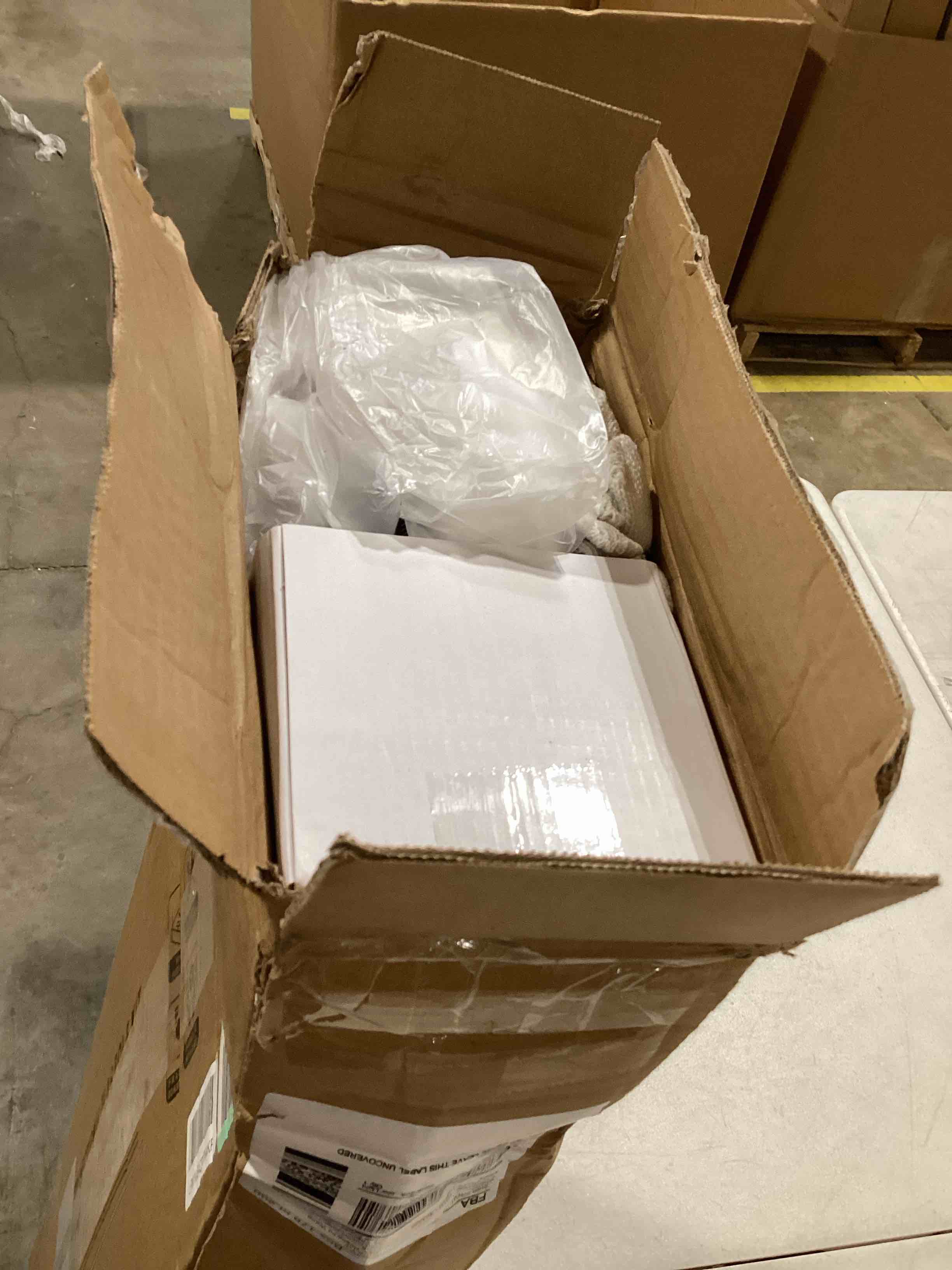 https://s3.amazonaws.com/lotting-images-prod/bidfta/GRA0294931_1729019359905.jpeg