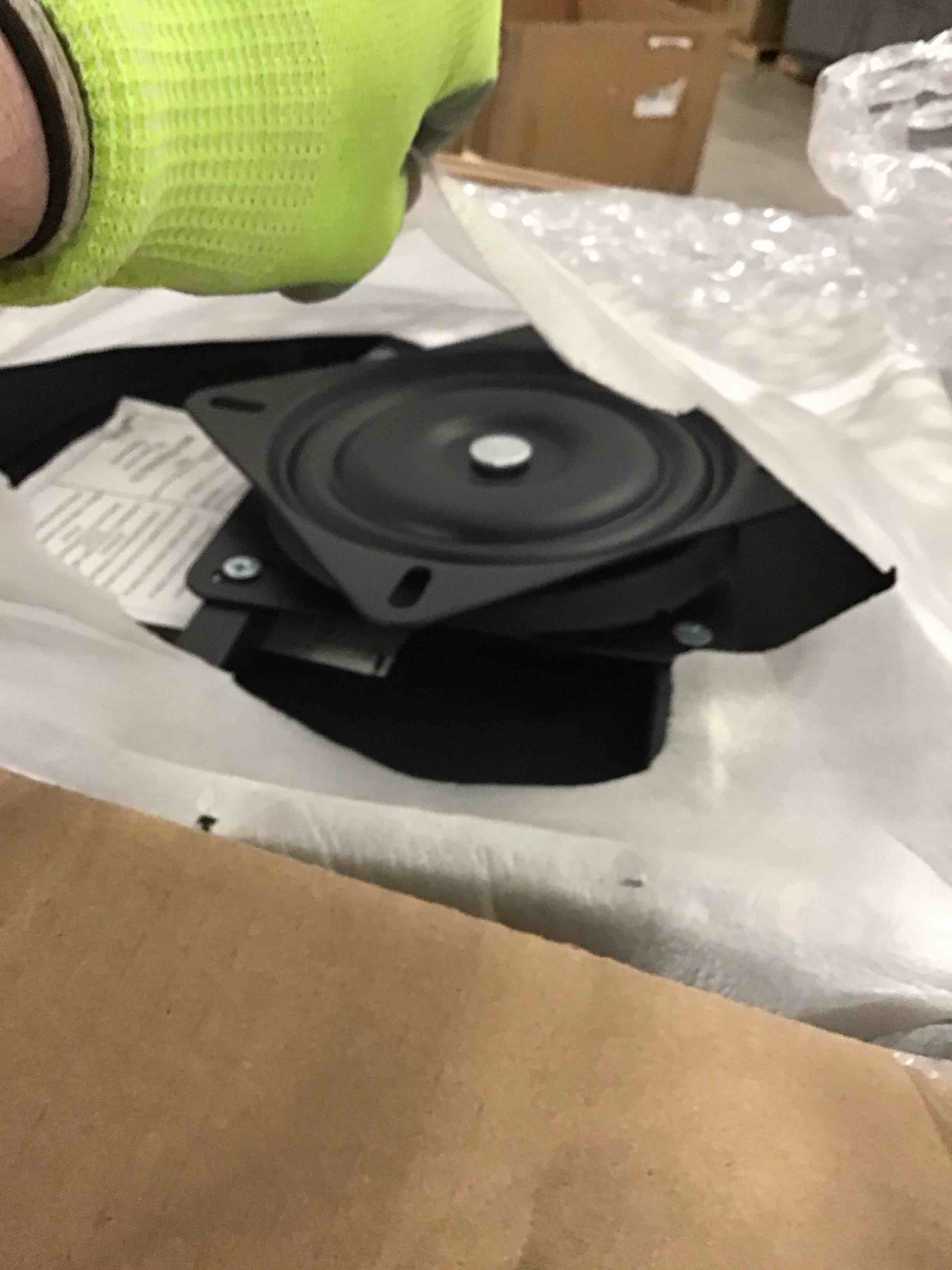 https://s3.amazonaws.com/lotting-images-prod/bidfta/GRA0296253_1736598795825.jpeg