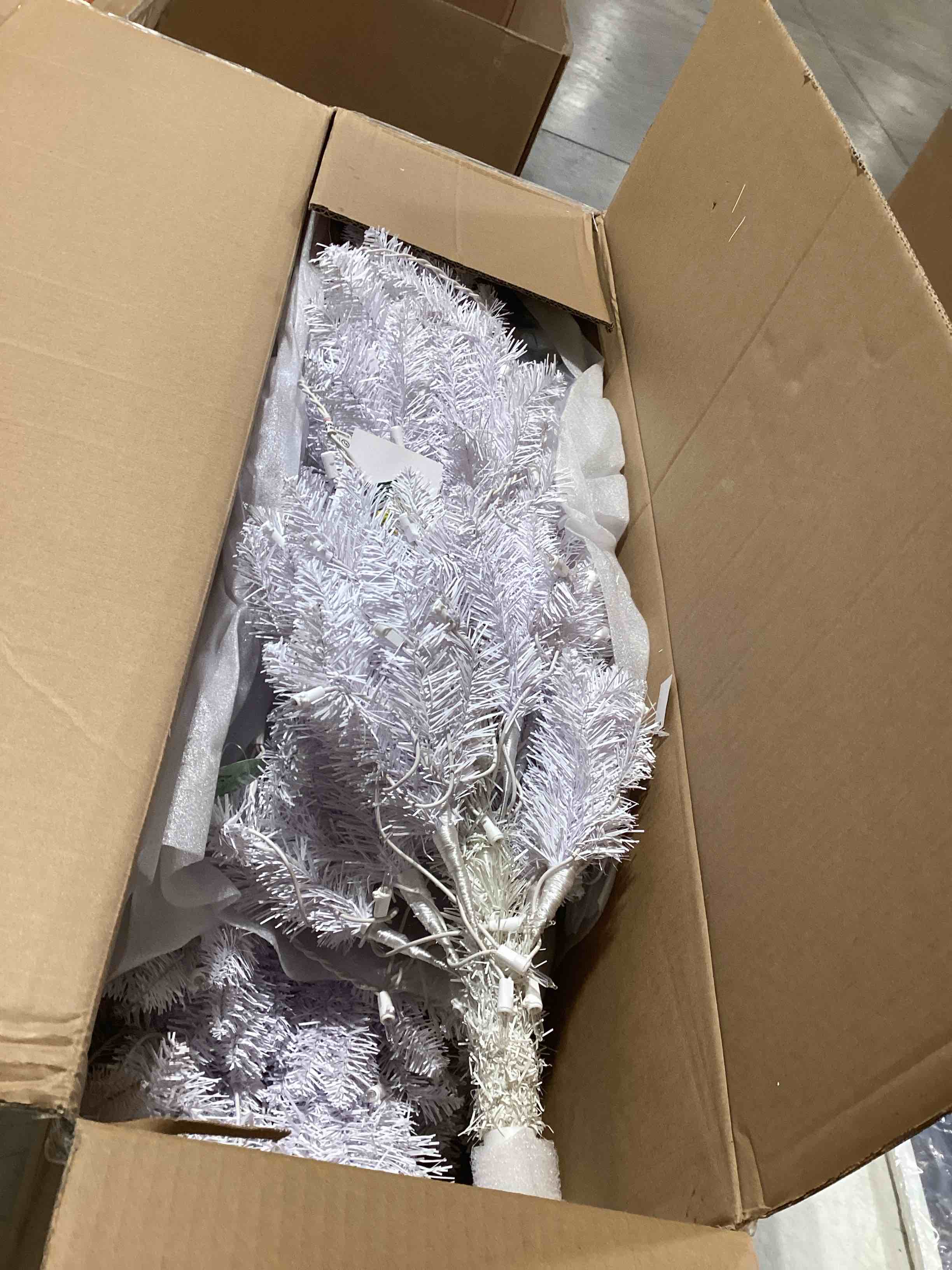 Kingswood Fir White Pencil Tree with Clear Lights
