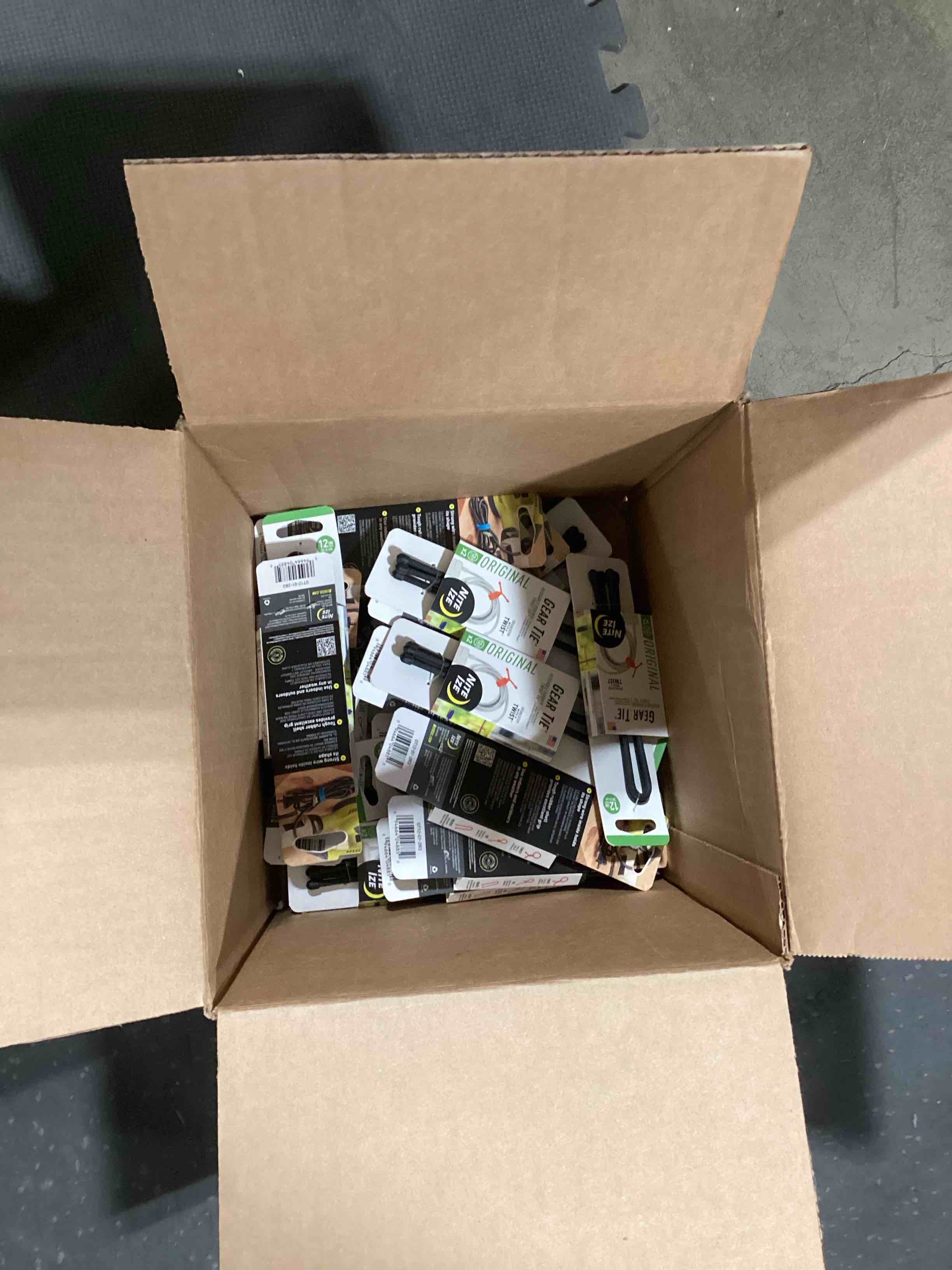 https://s3.amazonaws.com/lotting-images-prod/bidfta/GRA0297730_1733849515190.jpeg