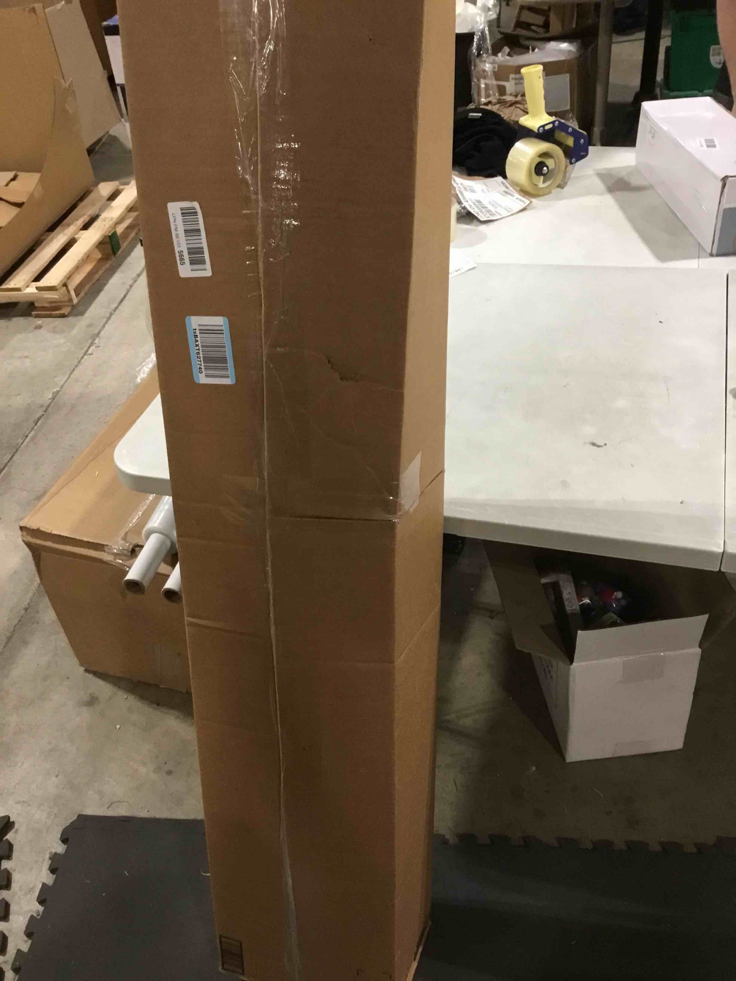 https://s3.amazonaws.com/lotting-images-prod/bidfta/GRA0298970_1733763443679.jpeg