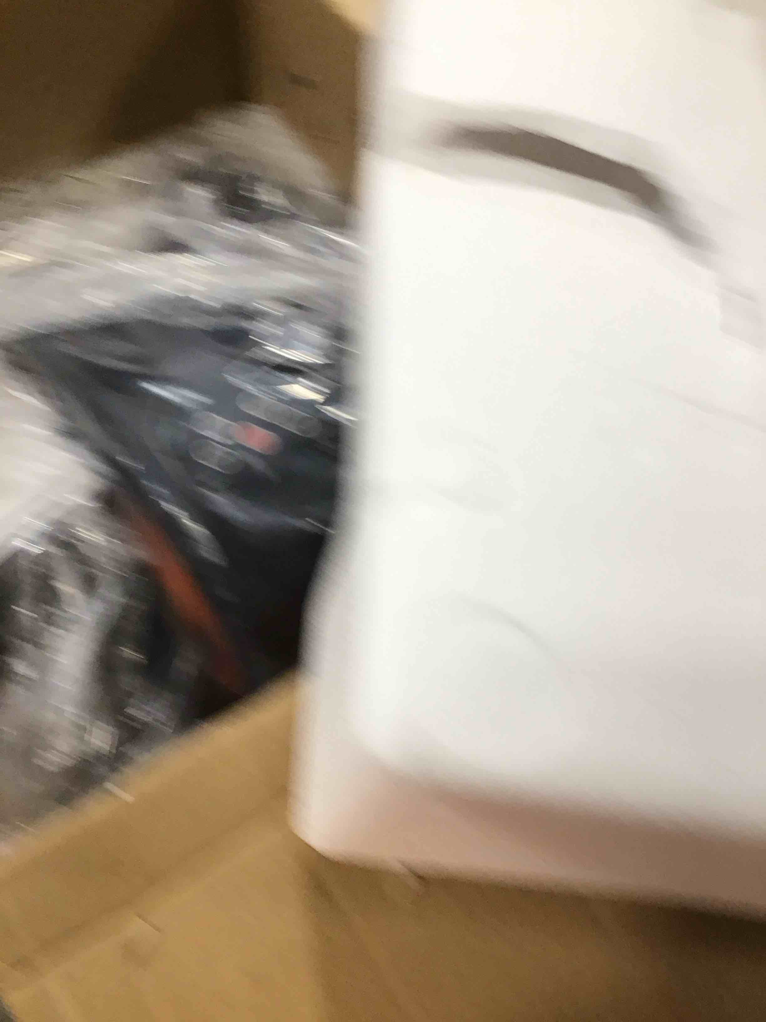 https://s3.amazonaws.com/lotting-images-prod/bidfta/GRA0300136_1731005146321.jpeg