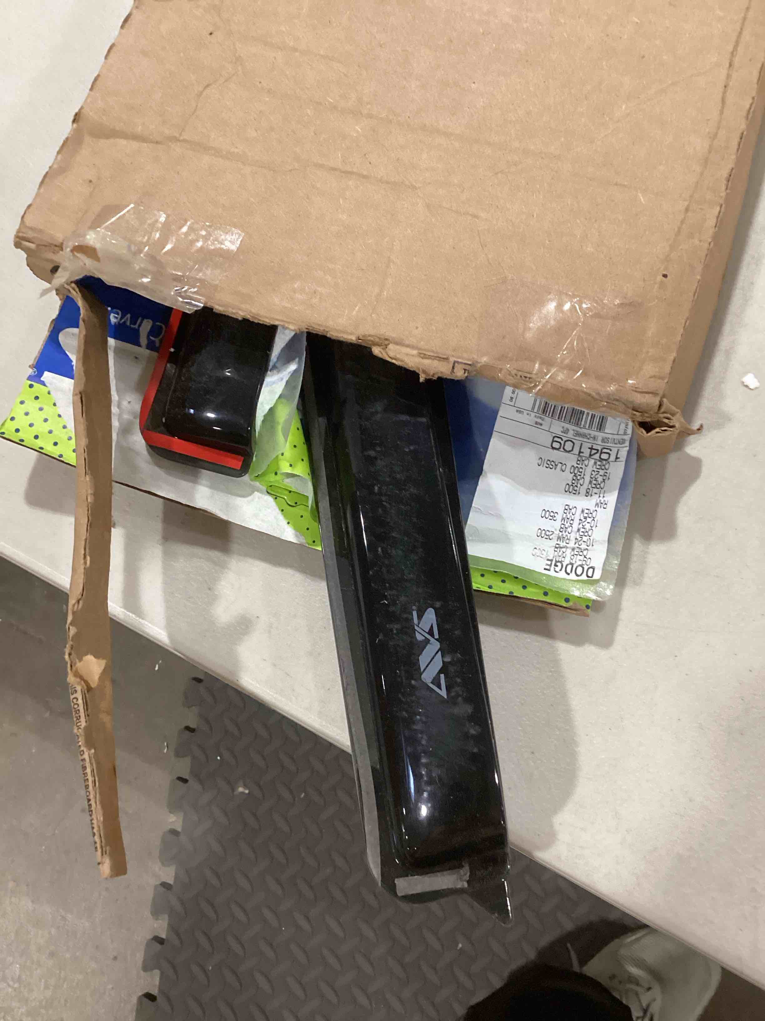 https://s3.amazonaws.com/lotting-images-prod/bidfta/GRA0301708_1729108790610.jpeg