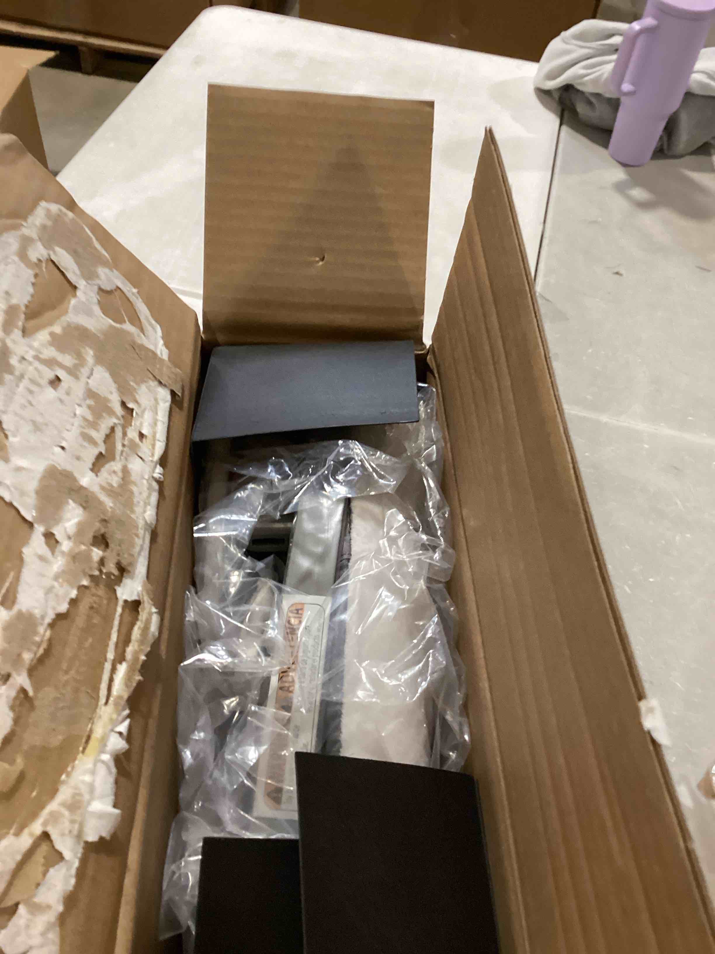 https://s3.amazonaws.com/lotting-images-prod/bidfta/GRA0301913_1728566312204.jpeg