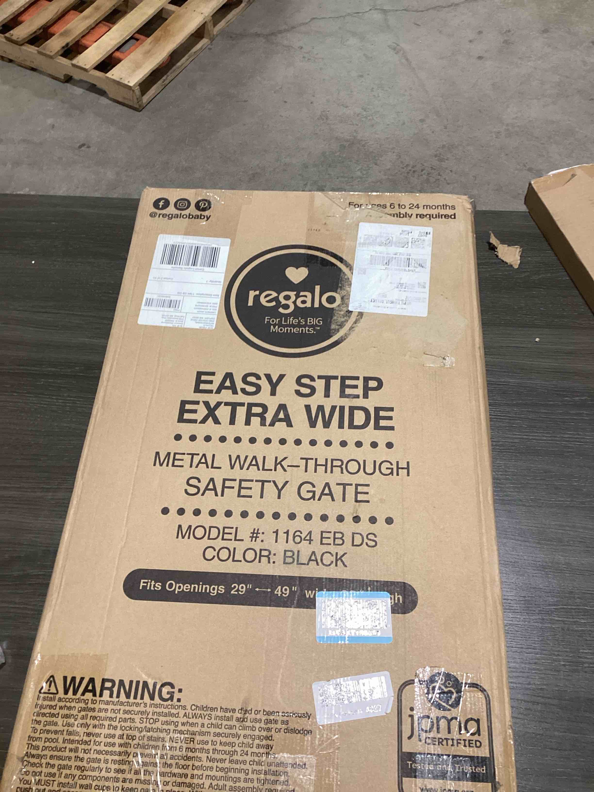 Condition photo showing Good Condition for regalo safety 29-49" easy step extra wide baby gate for doorways & bottom of stairs, pressure mounted safety gate with door for babies, toddlers & pets, white white 29-49"w x 30"h