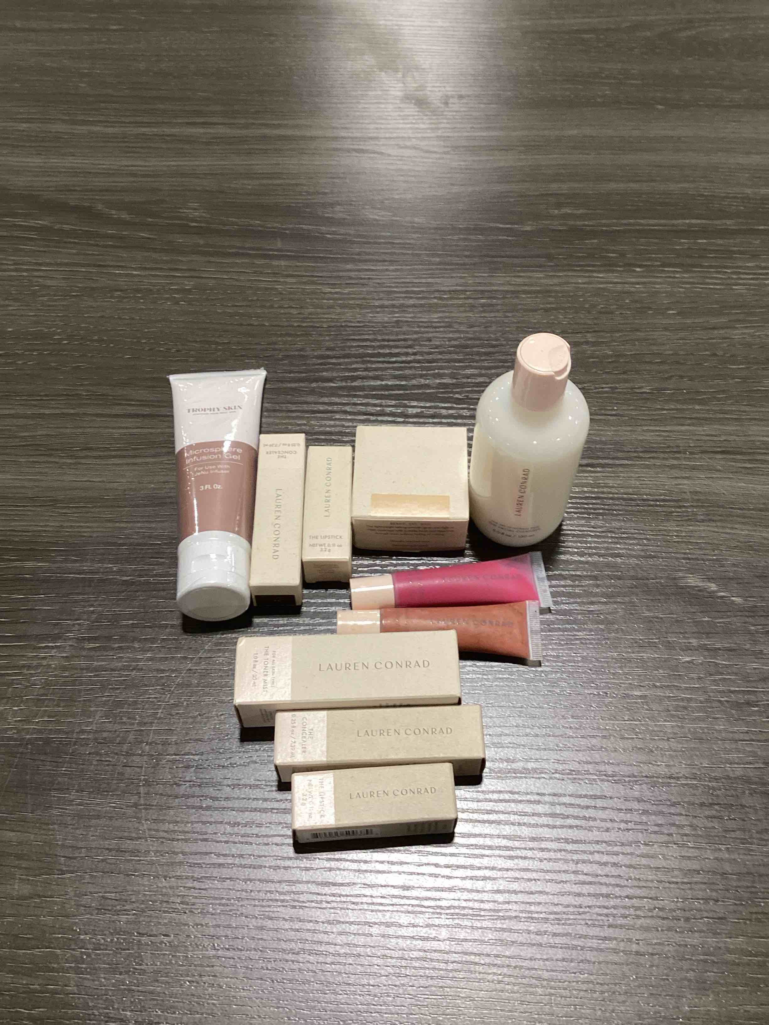 Condition photo showing New/Like New for set of 10 assorted lauren conrad cosmetic products