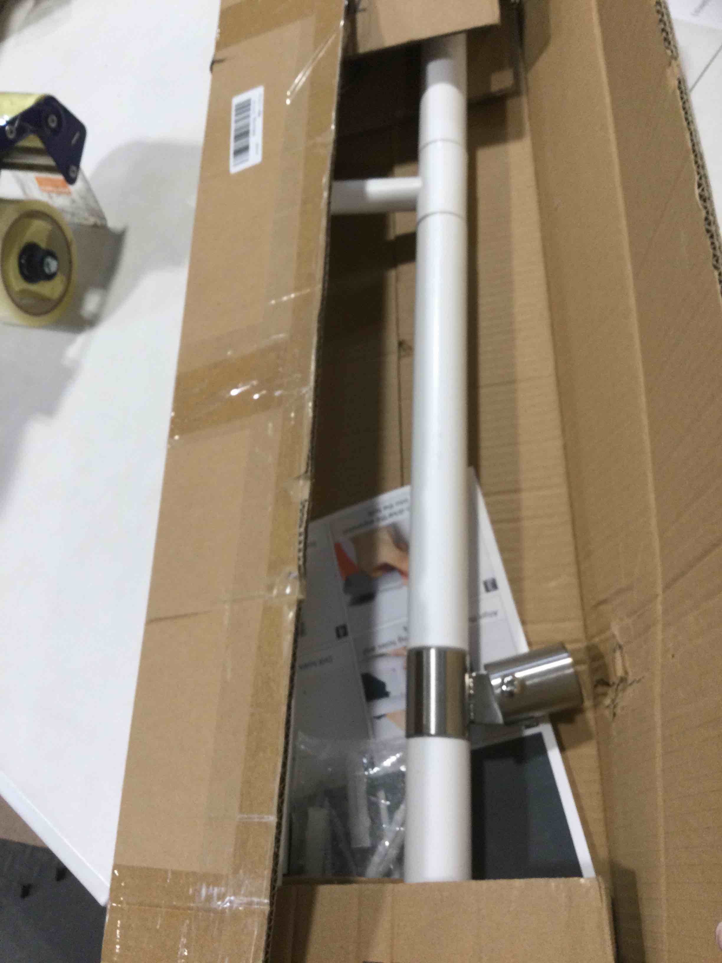https://s3.amazonaws.com/lotting-images-prod/bidfta/GRA0303904_1730738640346.jpeg