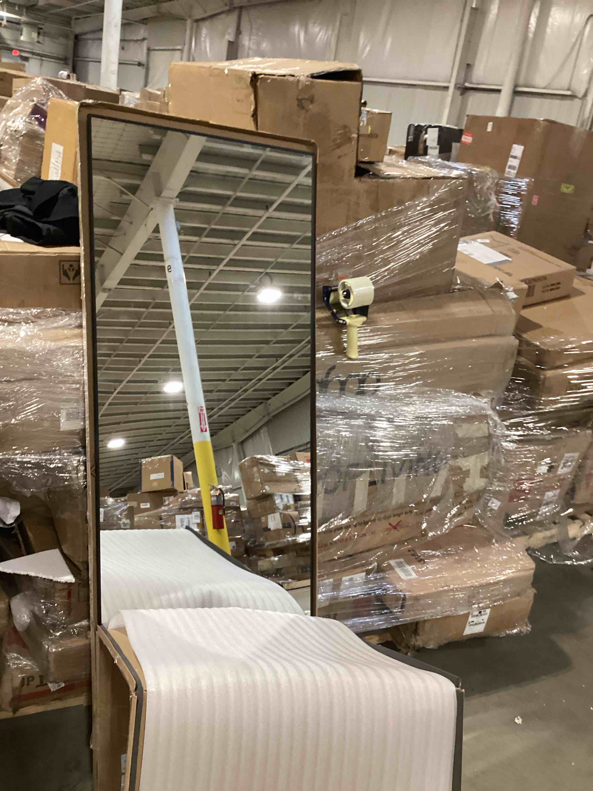 https://s3.amazonaws.com/lotting-images-prod/bidfta/GRA0305050_1738682809232.jpeg