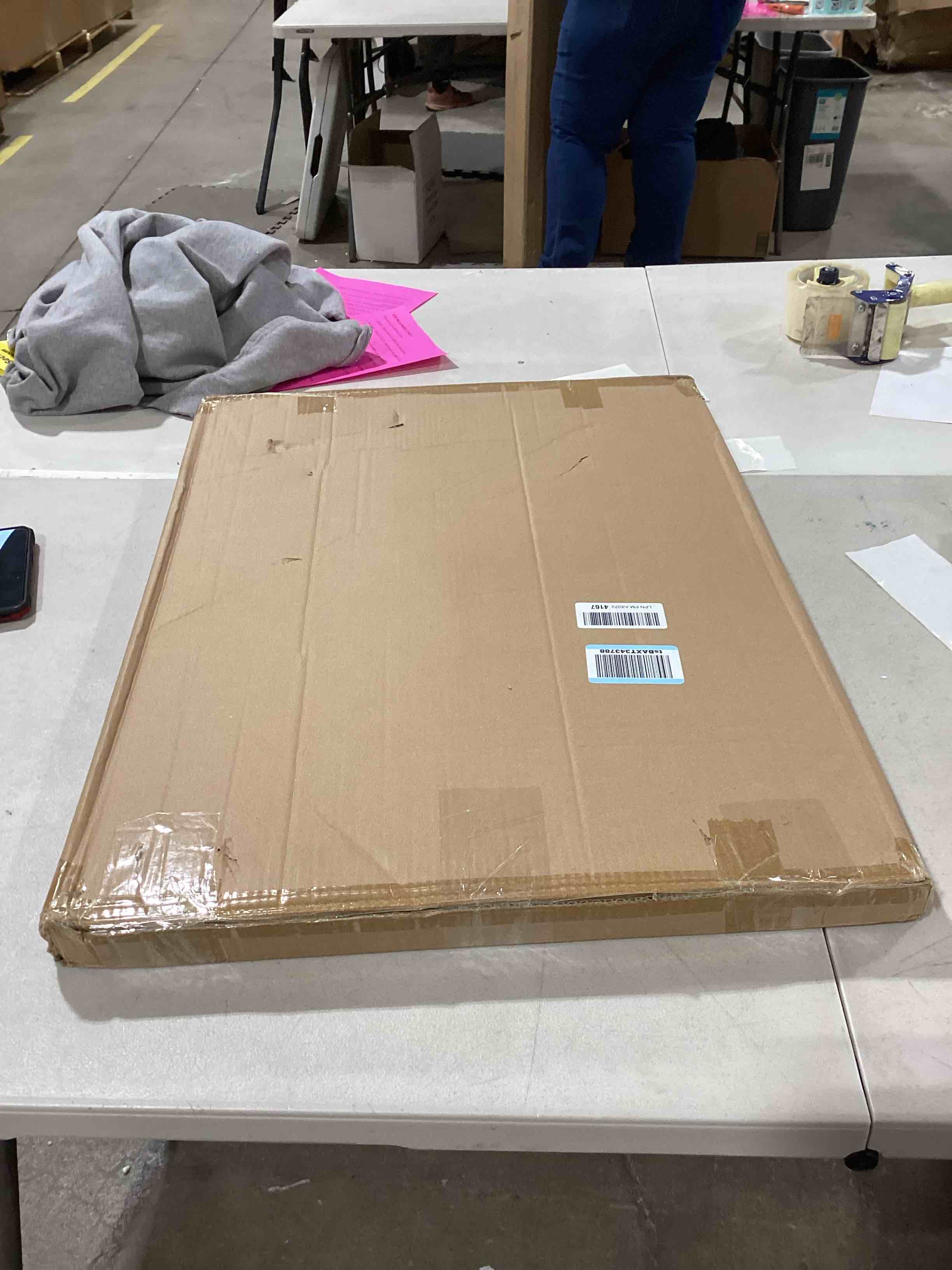 https://s3.amazonaws.com/lotting-images-prod/bidfta/GRA0305858_1733234067453.jpeg