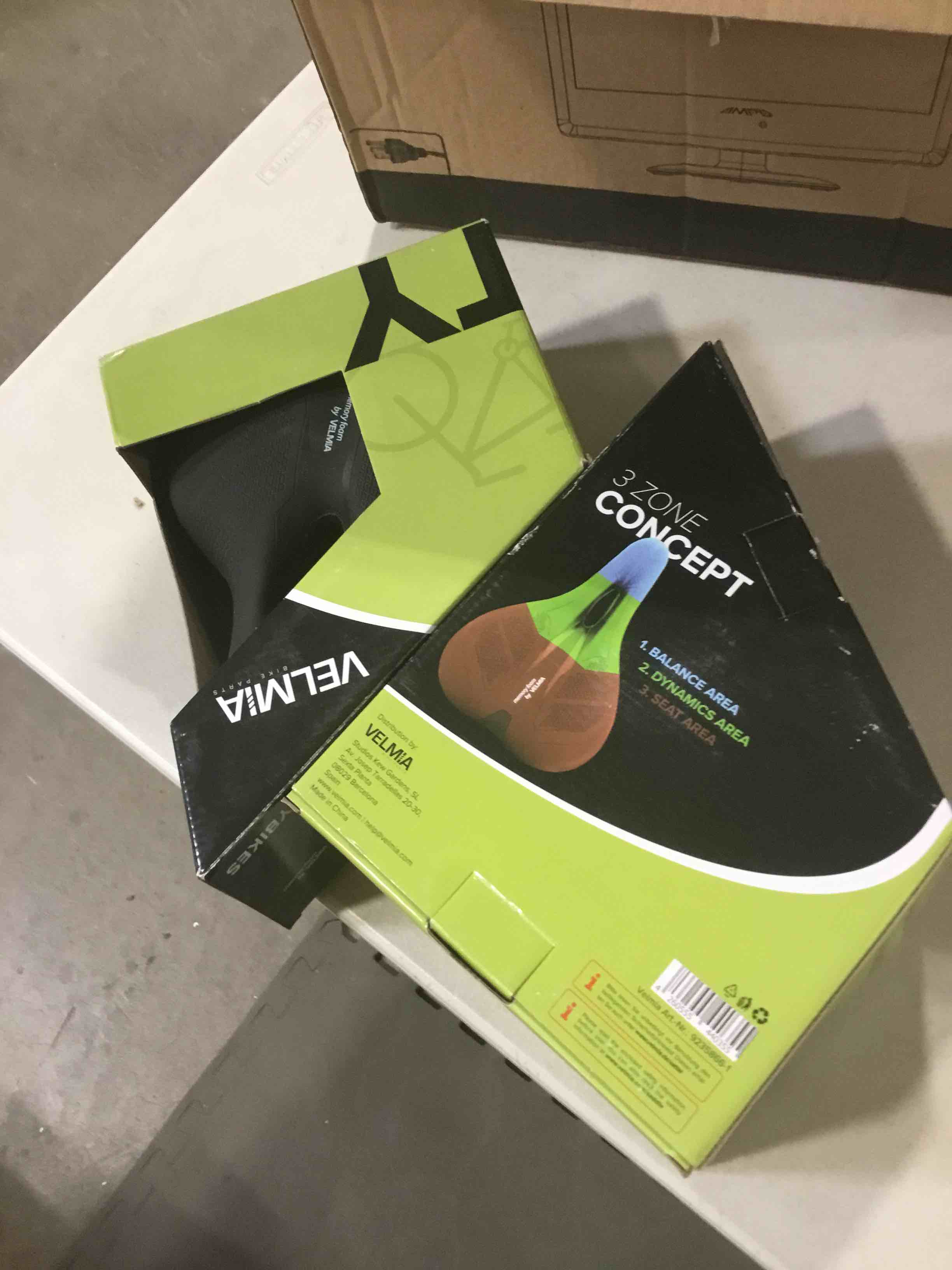 https://s3.amazonaws.com/lotting-images-prod/bidfta/GRA0305945_1732120341090.jpeg