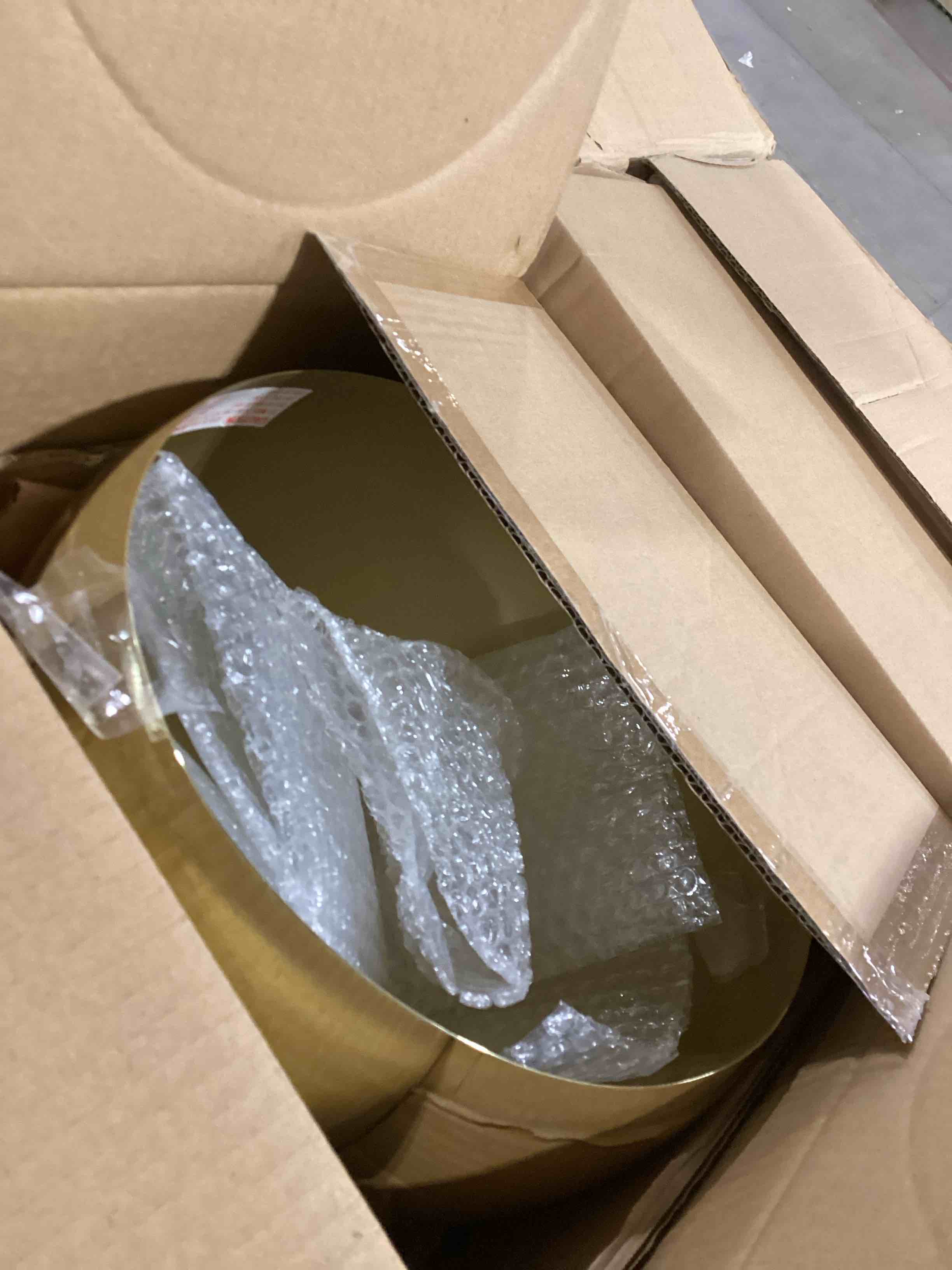 https://s3.amazonaws.com/lotting-images-prod/bidfta/GRA0308365_1735836493485.jpeg