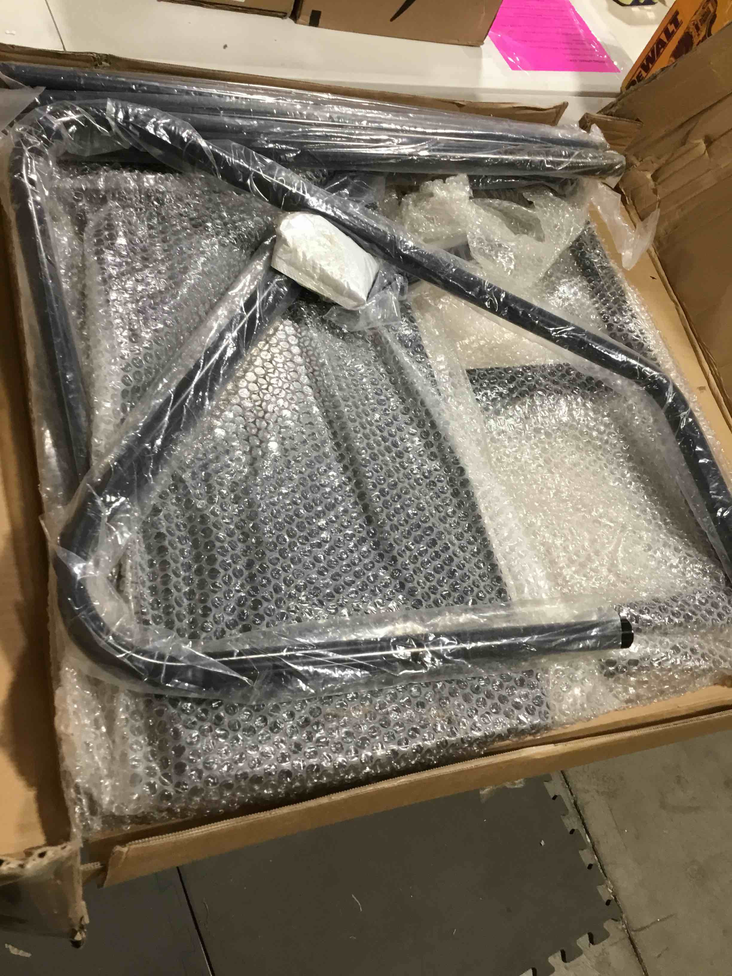 https://s3.amazonaws.com/lotting-images-prod/bidfta/GRA0309616_1733143708077.jpeg
