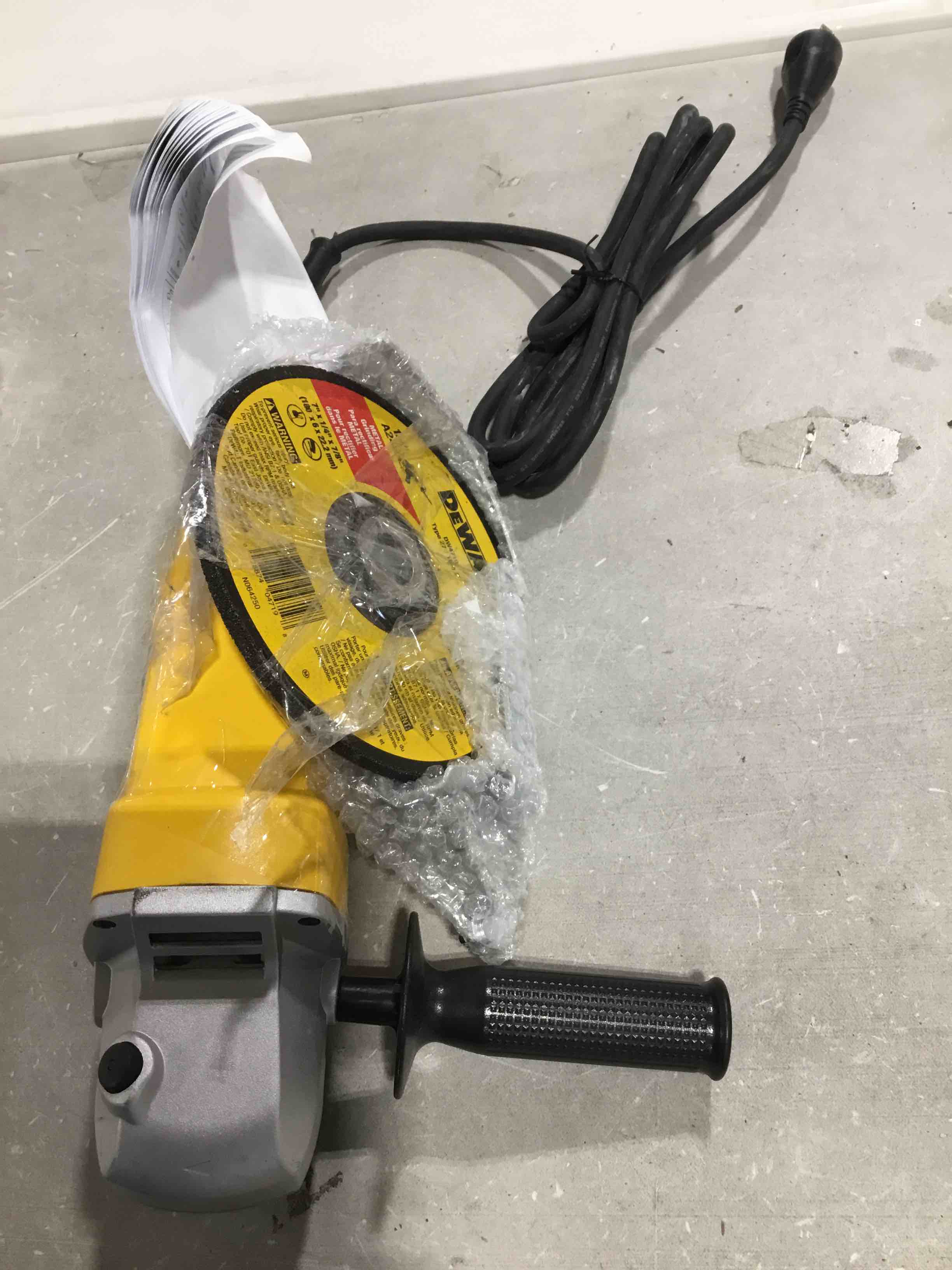 https://s3.amazonaws.com/lotting-images-prod/bidfta/GRA0309713_1732736579909.jpeg