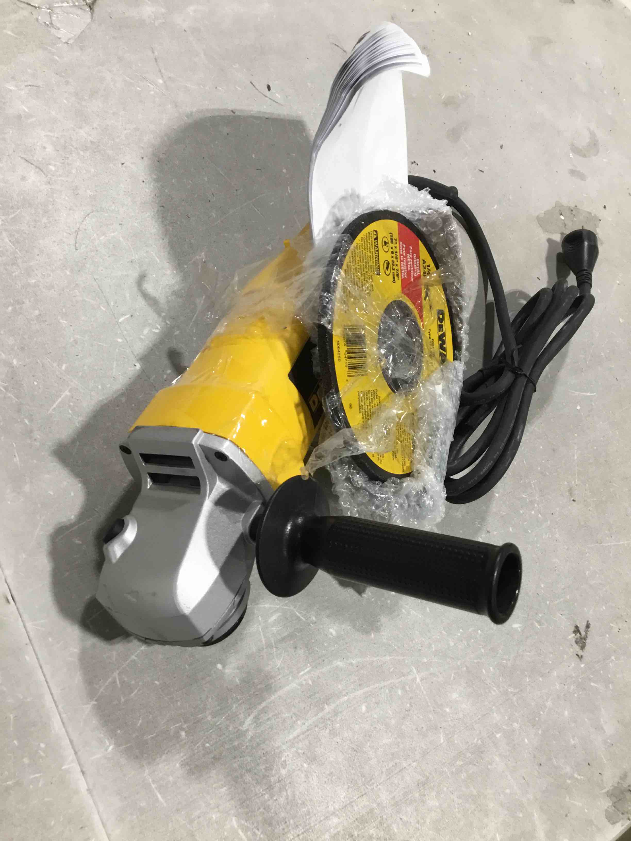https://s3.amazonaws.com/lotting-images-prod/bidfta/GRA0309713_1732736633562.jpeg
