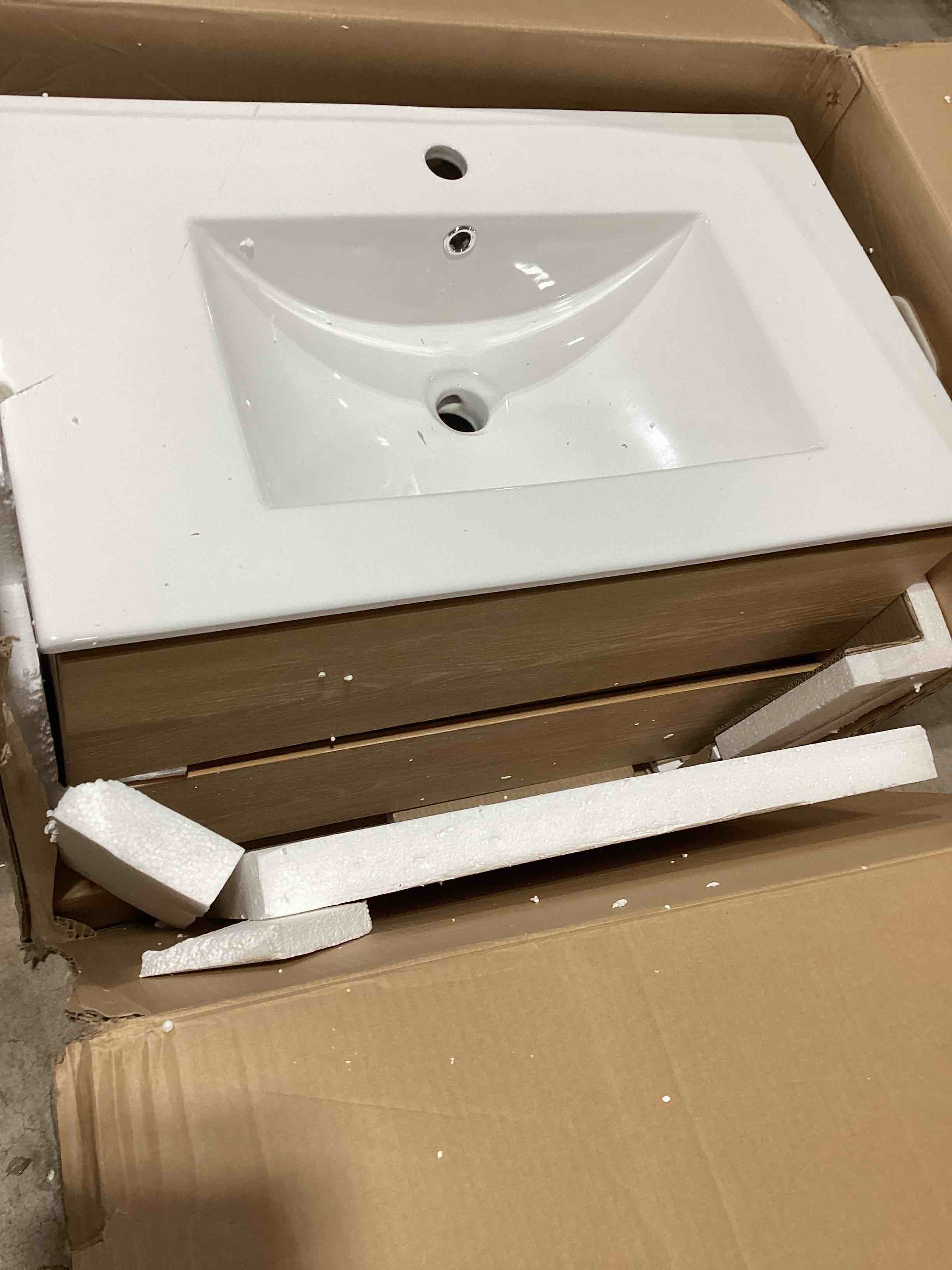 https://s3.amazonaws.com/lotting-images-prod/bidfta/GRA0309800_1732628791917.jpeg