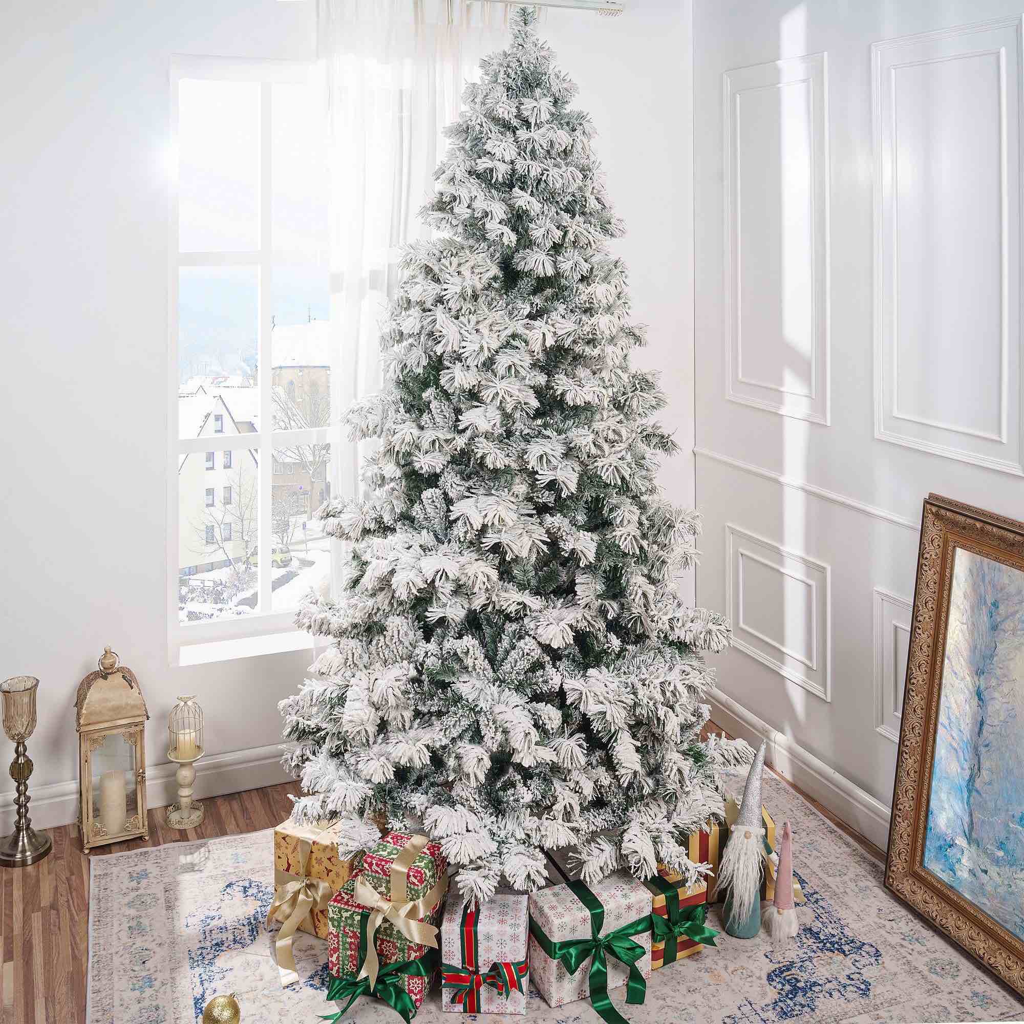 Traditional Snow-Flocked Christmas Tree with Warm Lights – Pre-Lit Pine Tree with Durable Metal Stand for a Festive Holiday Atmosphere